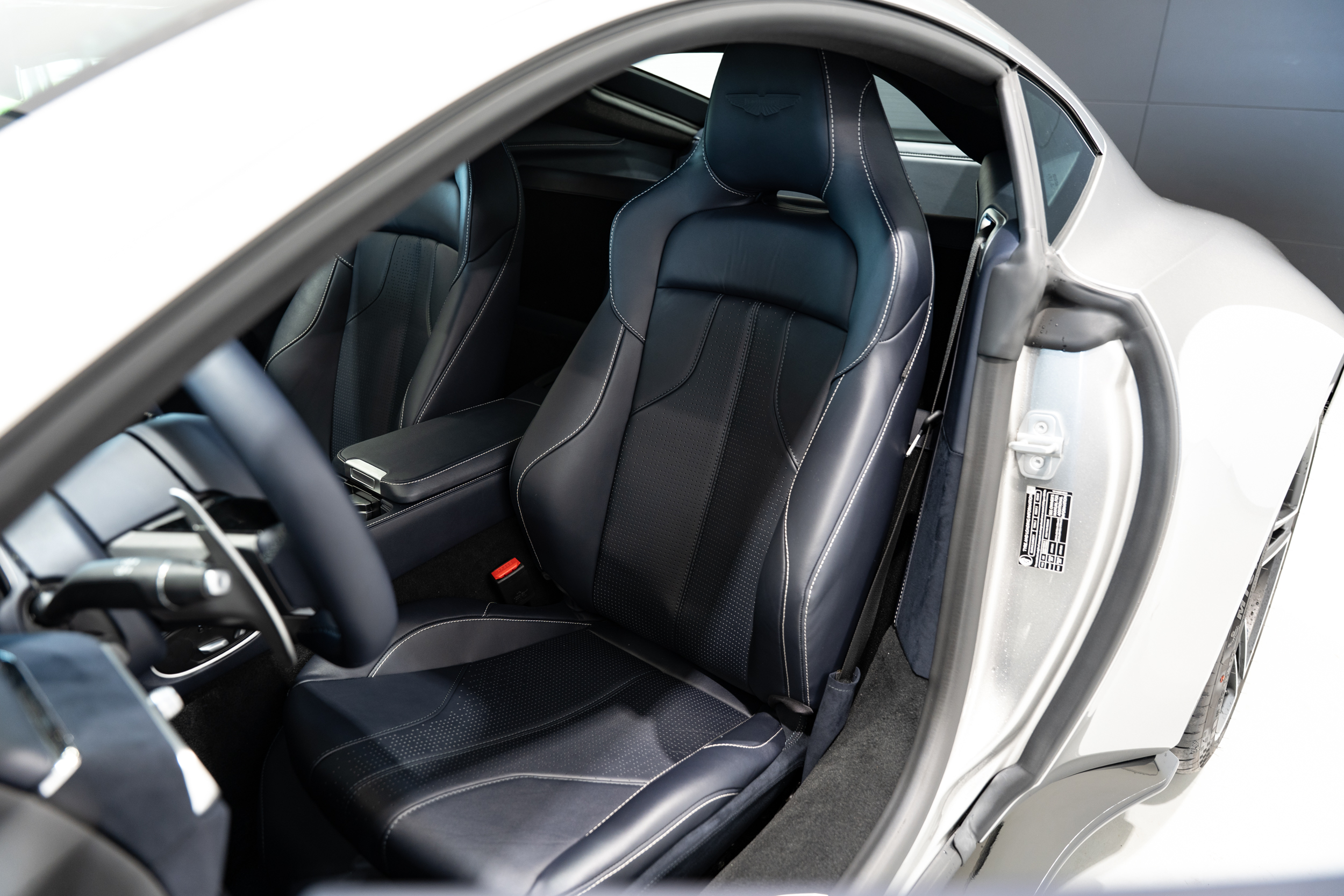 Ready2Drive Vantage Coupe Aluminite Silver (RESERVED) - 16