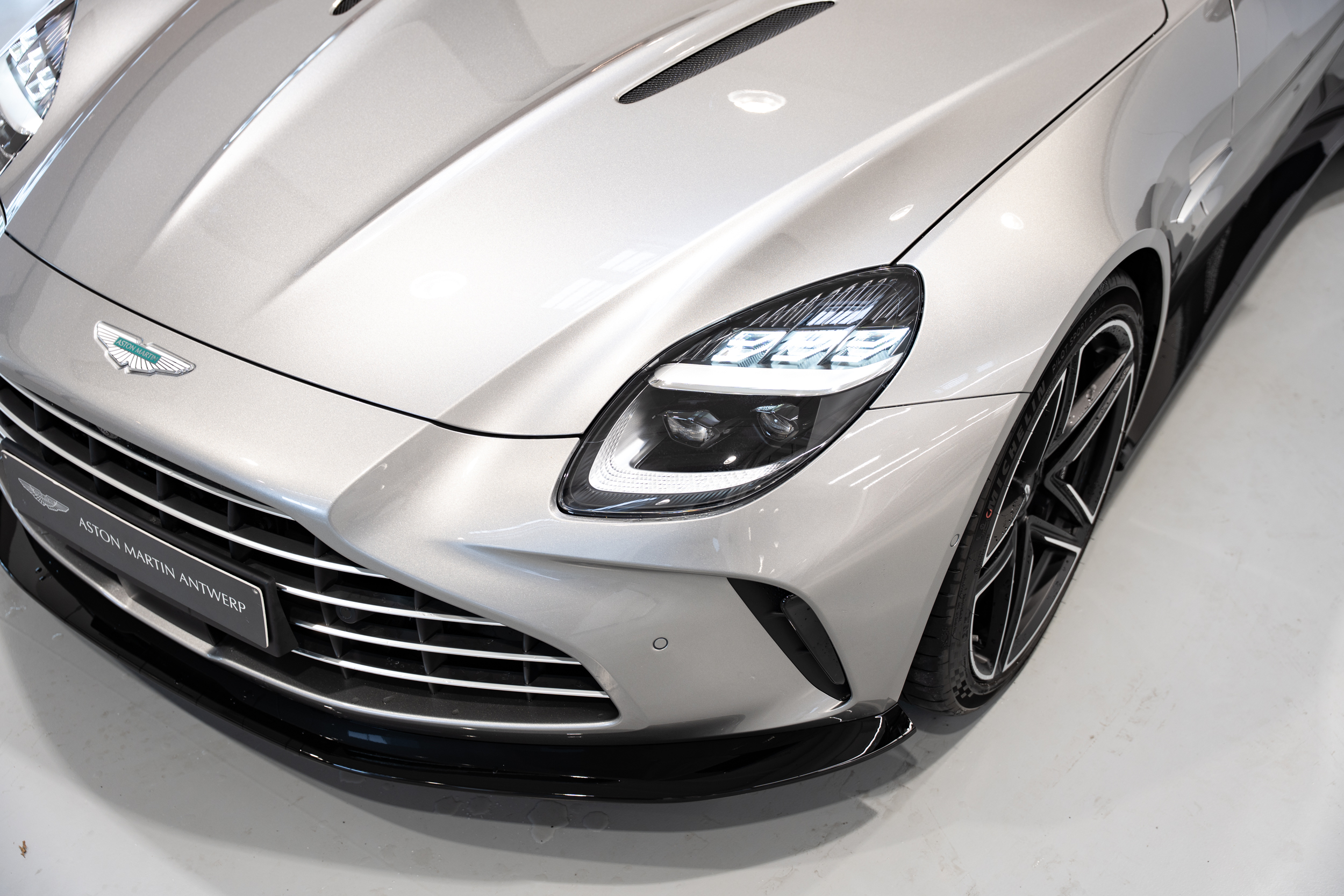 Vantage Coupé Aluminite Silver - 8