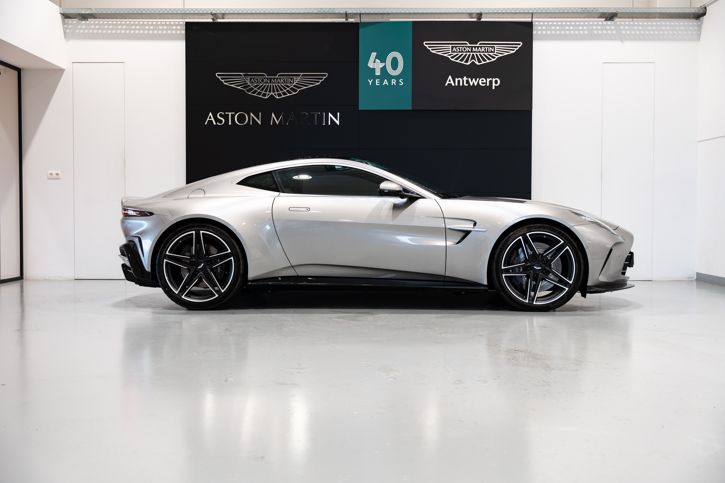 Vantage Coupé Aluminite Silver - 1