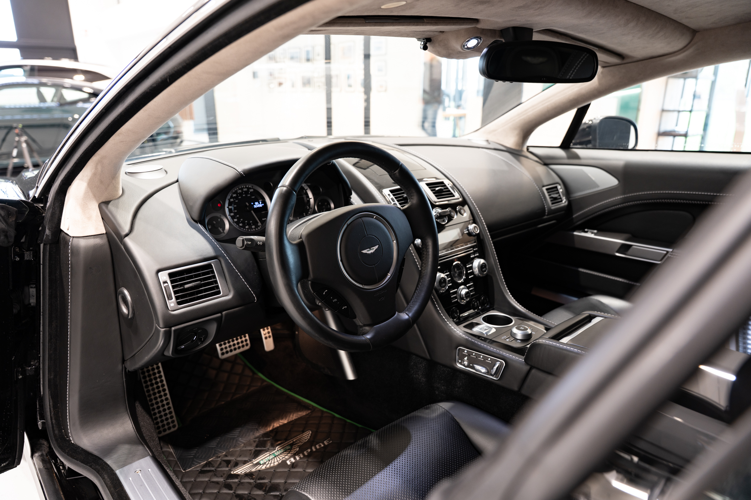 Vantage Coupé Aluminite Silver - 11