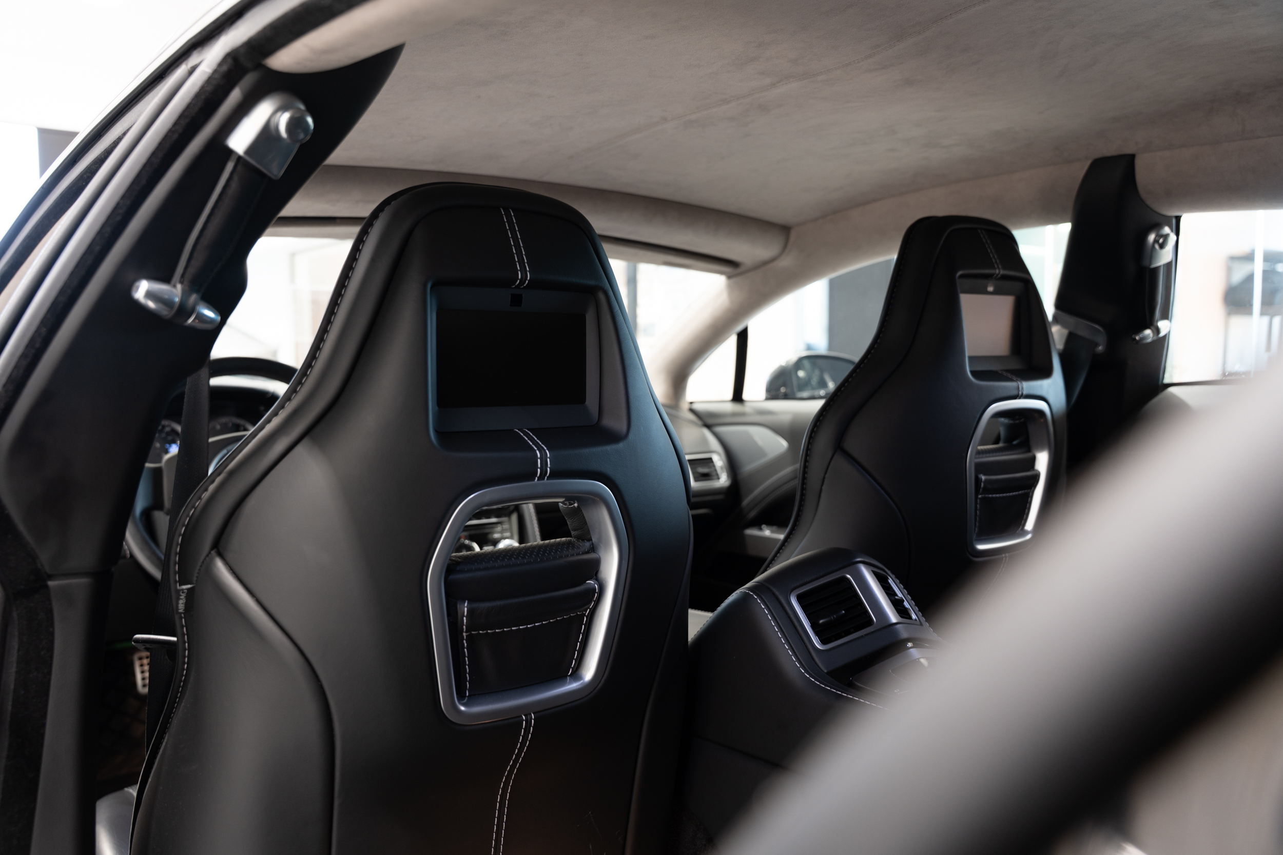 Vantage Coupé Aluminite Silver - 17