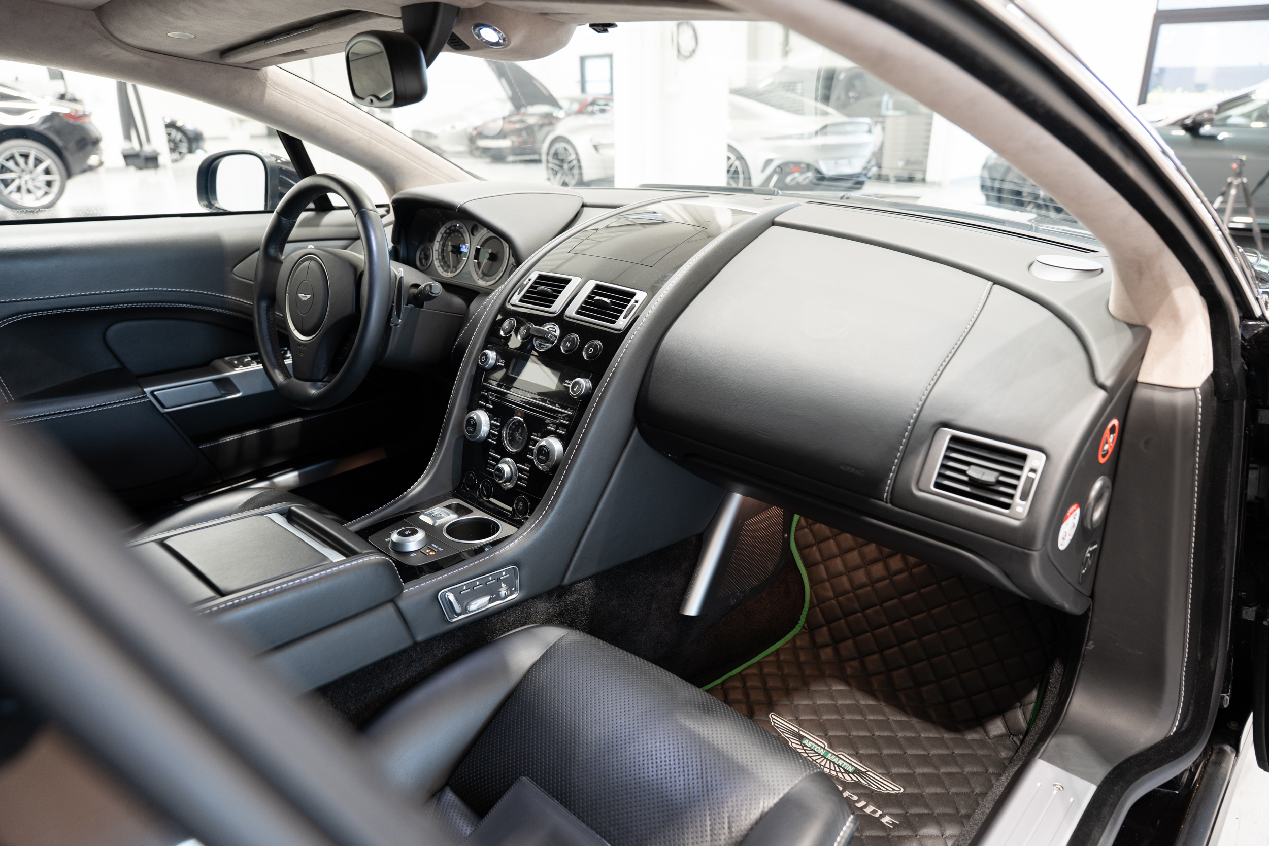 Vantage Coupé Aluminite Silver - 12