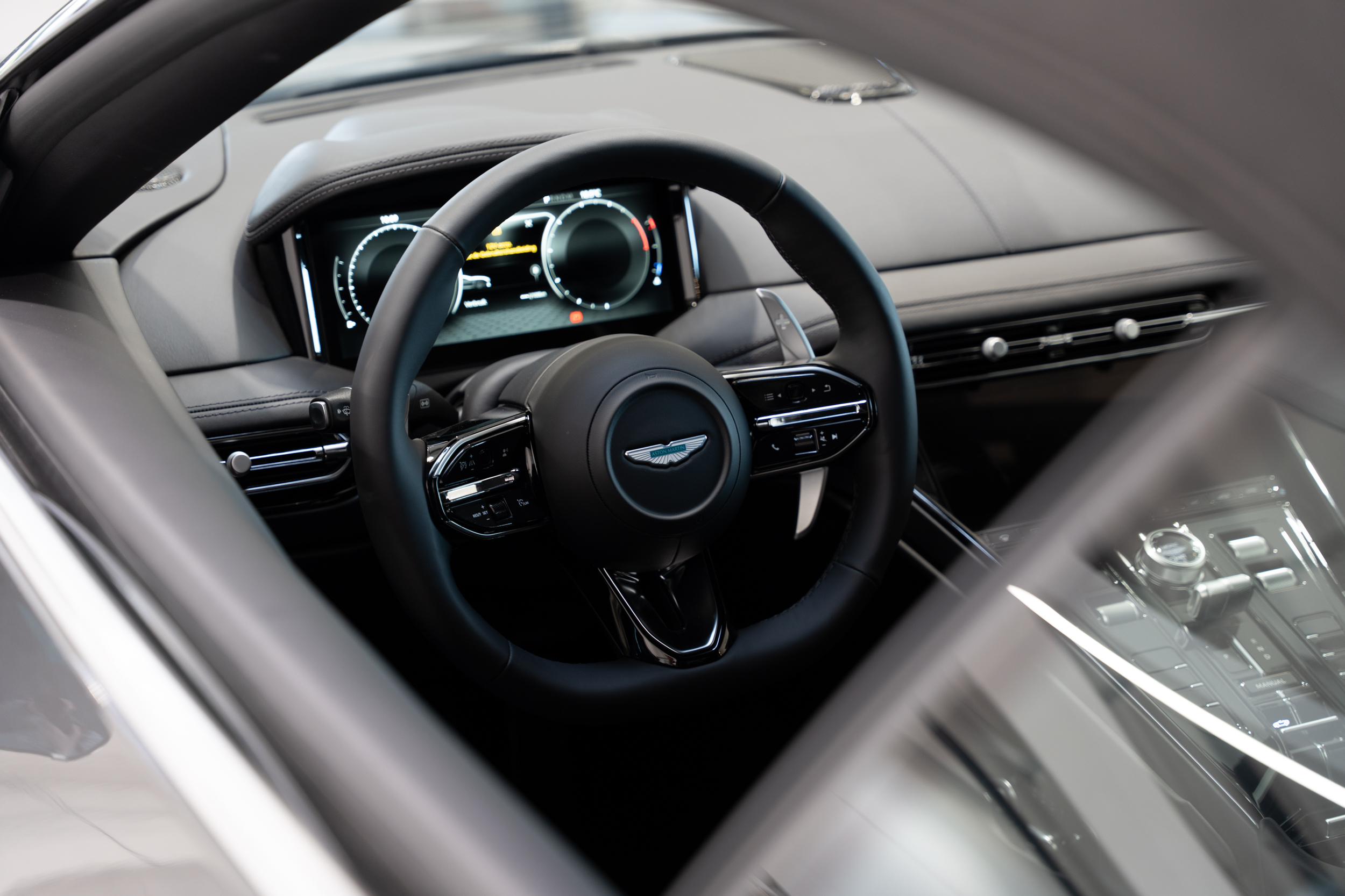 DB12 Volante Magnetic Silver - 10