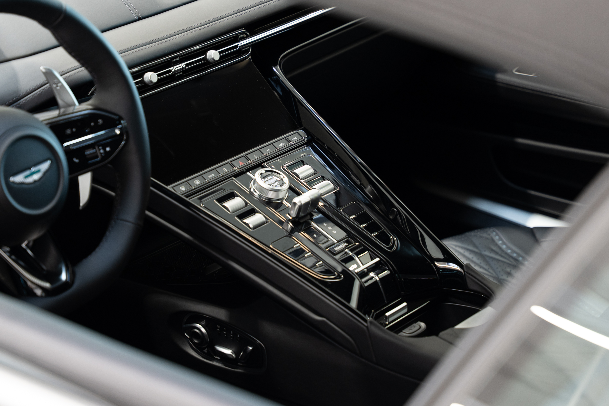 DB12 Volante Magnetic Silver - 12