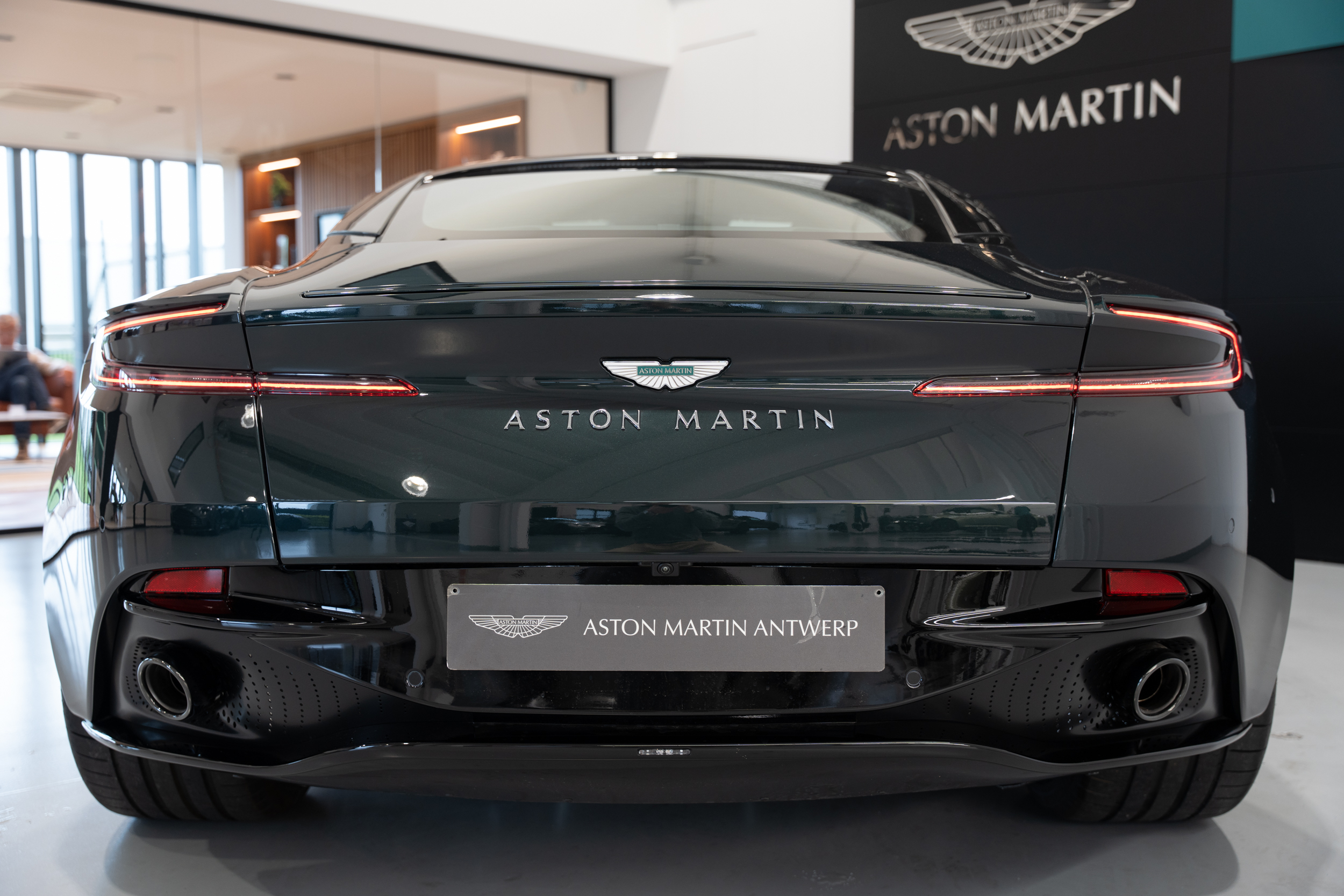 DB12 Coupe Q paint Oberon Black - 5