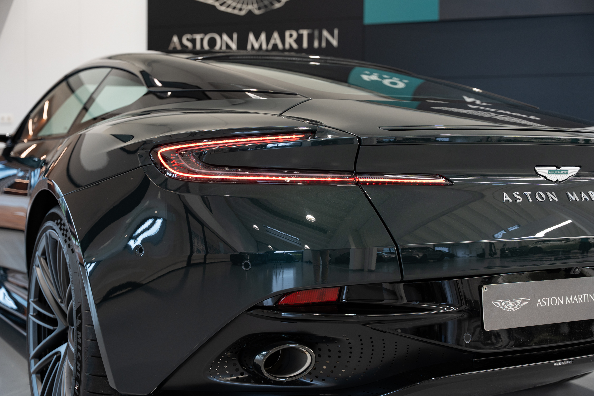 DB12 Coupe Q paint Oberon Black - 6