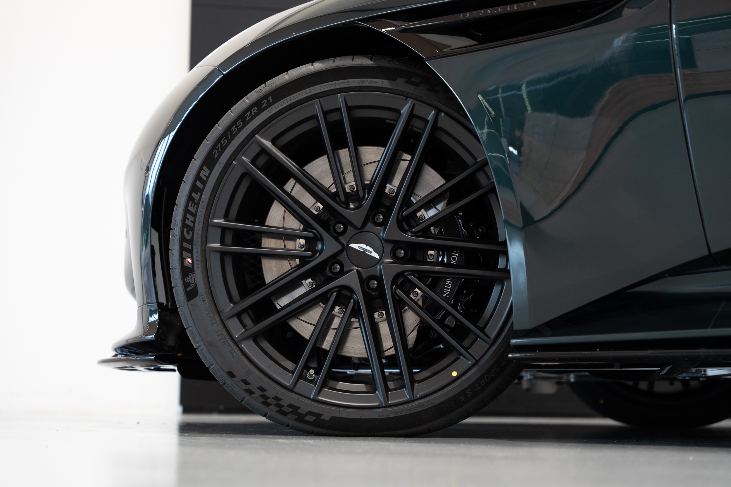 DB12 Coupe Q paint Oberon Black - 9
