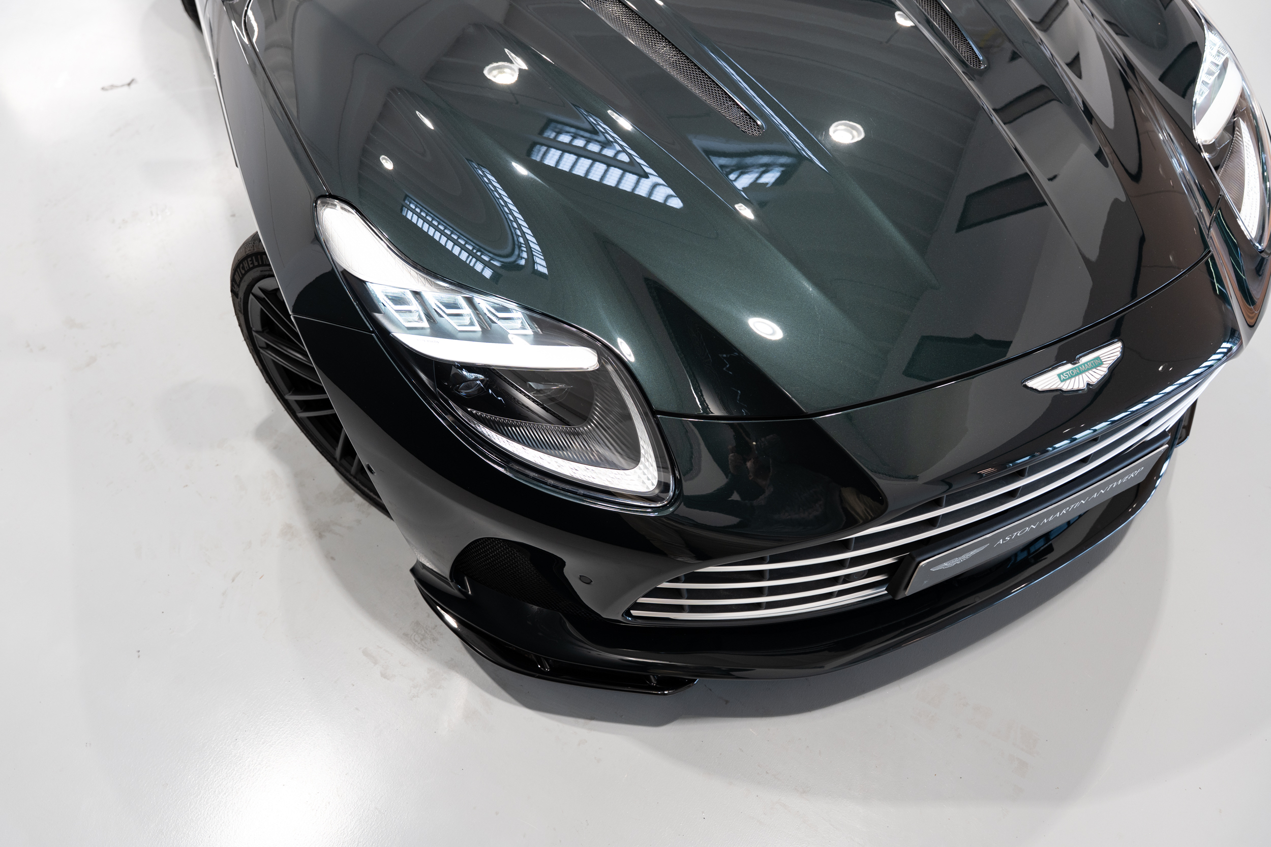 DB12 Coupe Q paint Oberon Black - 7