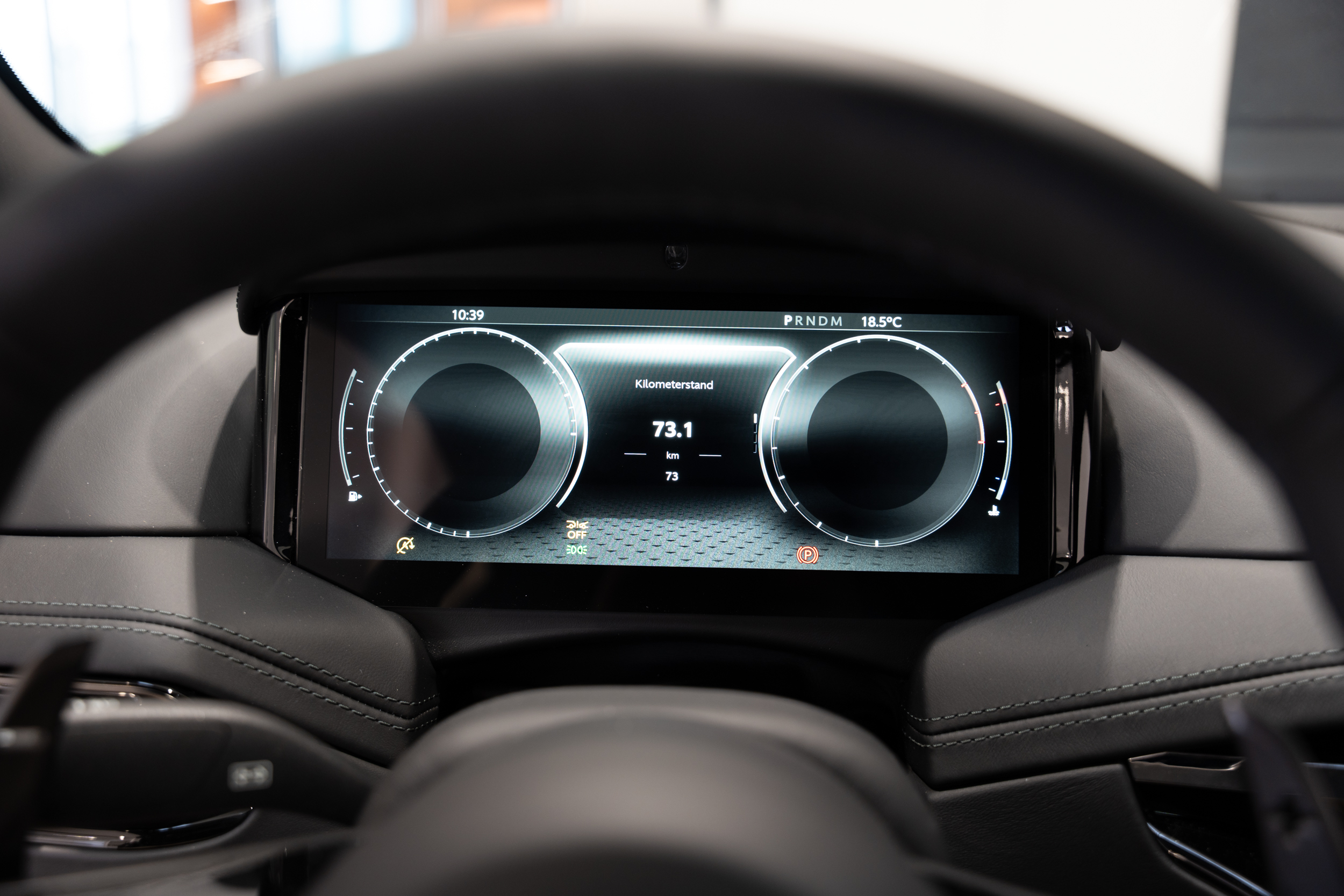 DB12 Coupe Q paint Oberon Black - 12