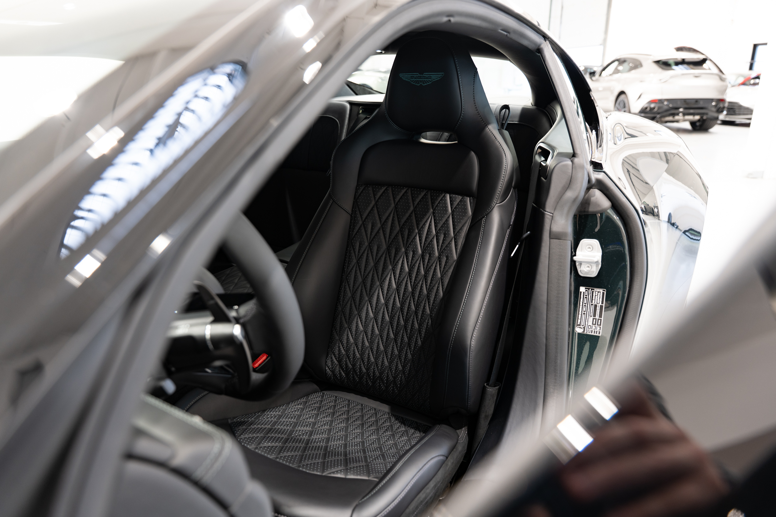 DB12 Coupe Q paint Oberon Black - 15