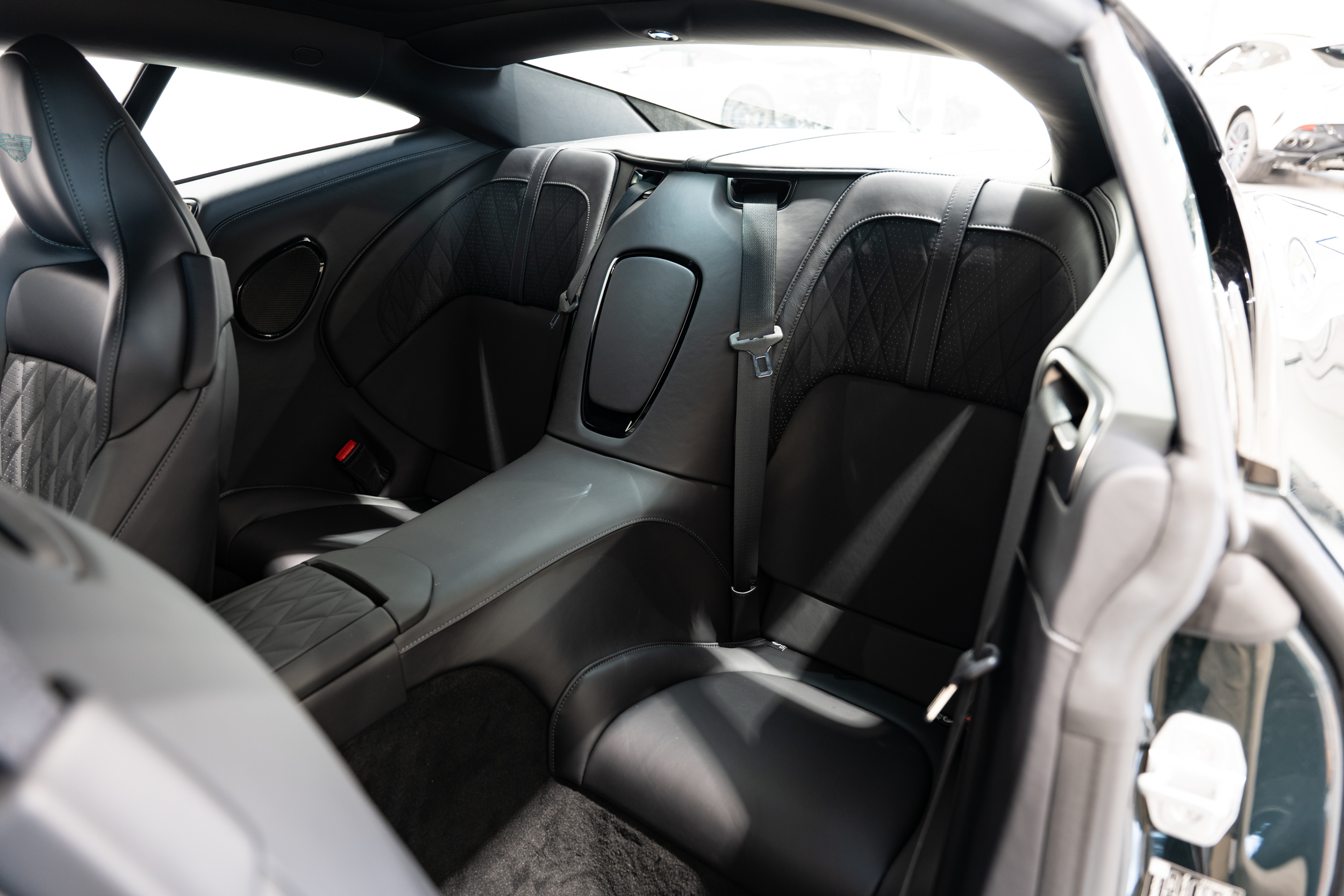 DB12 Coupe Q paint Oberon Black - 17