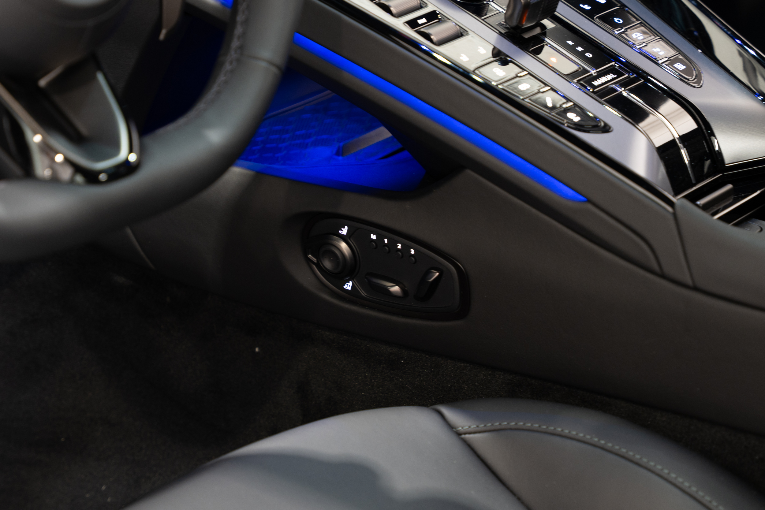 DB12 Coupe Q paint Oberon Black - 14