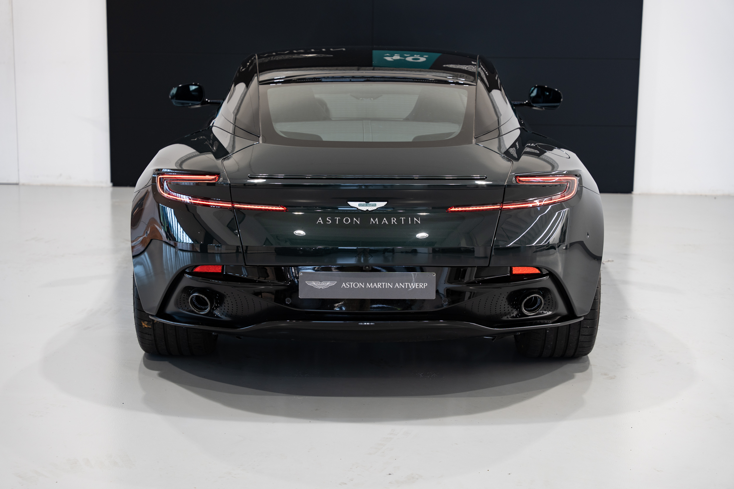 DB12 Coupe Q paint Oberon Black - 2