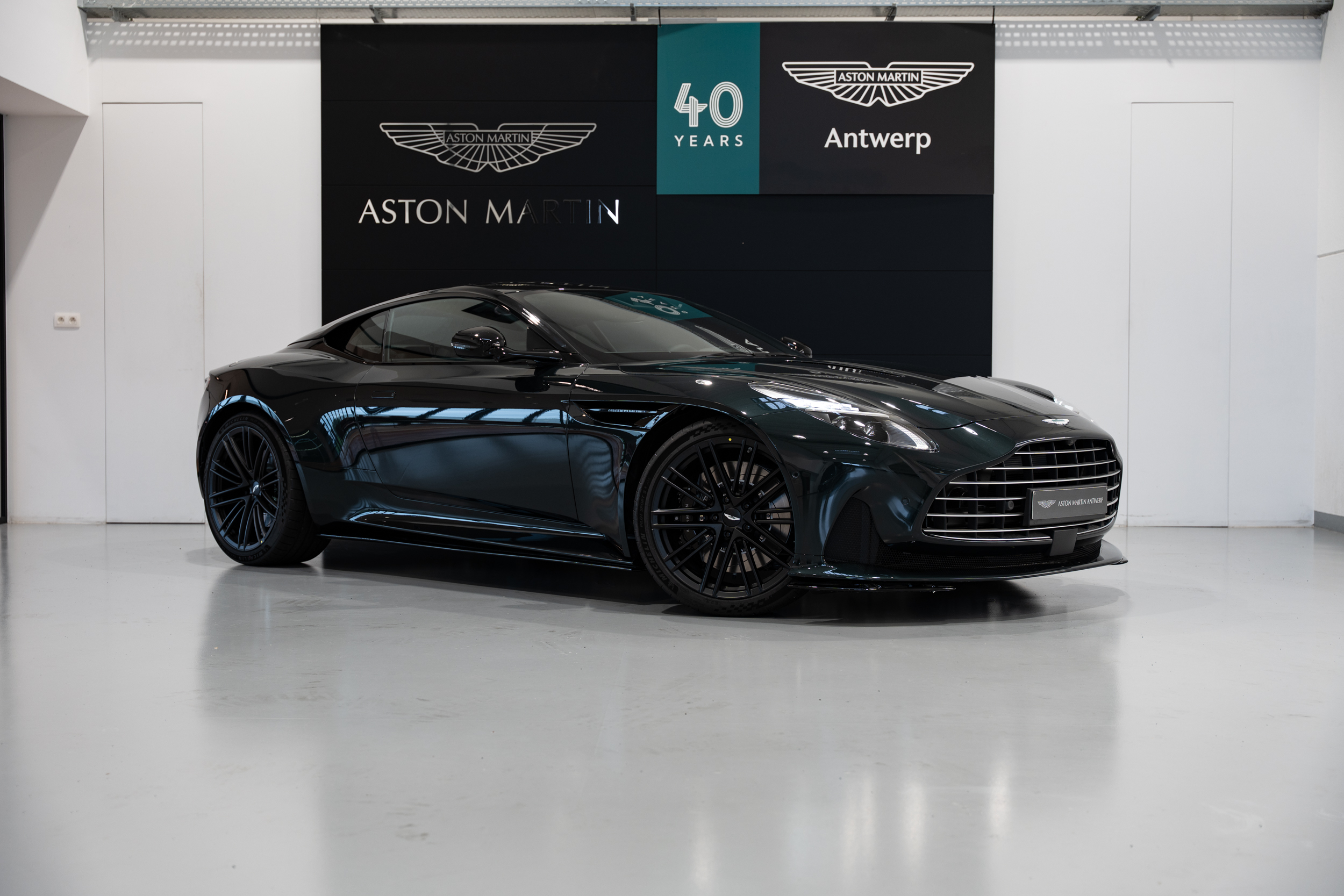 DB12 Coupe Q paint Oberon Black