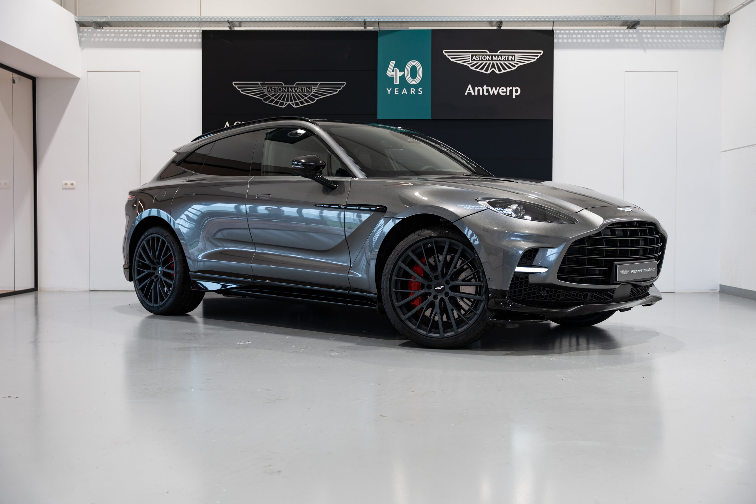 DBX 707 Magnetic Silver