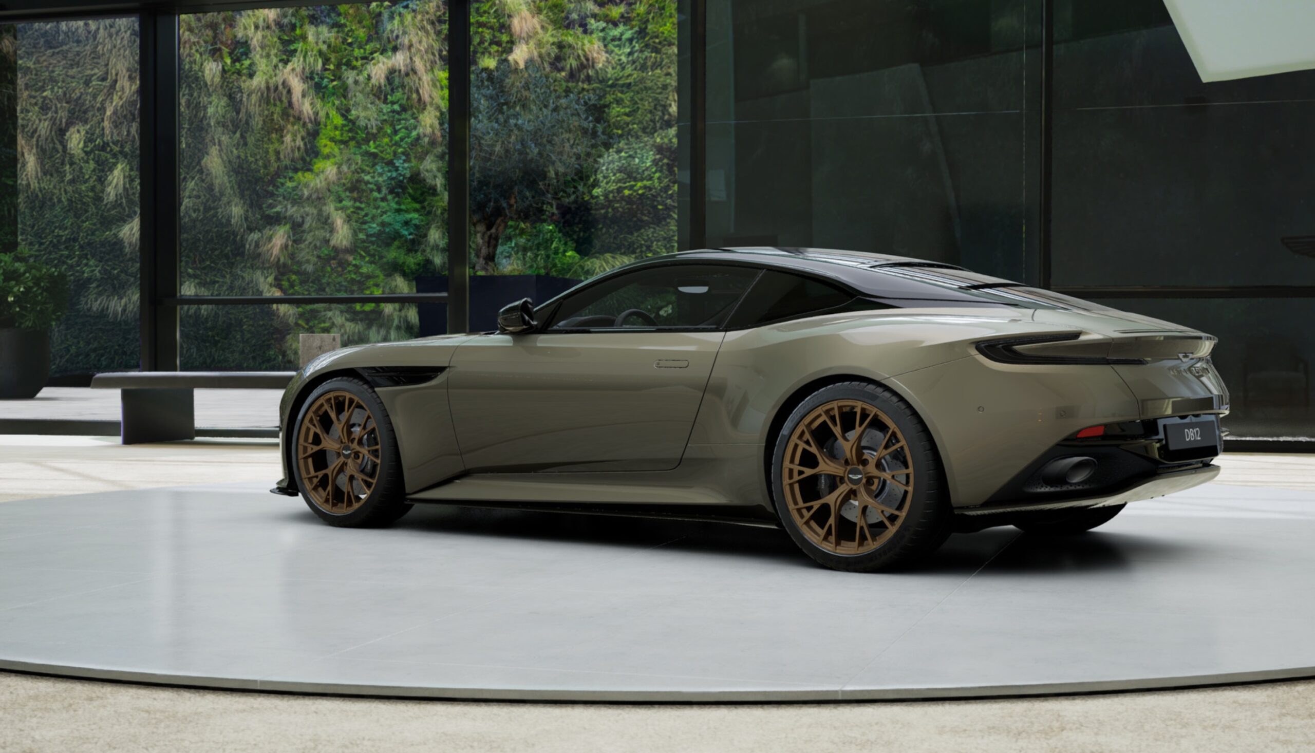 DB12 Coupé Arden Green - 1