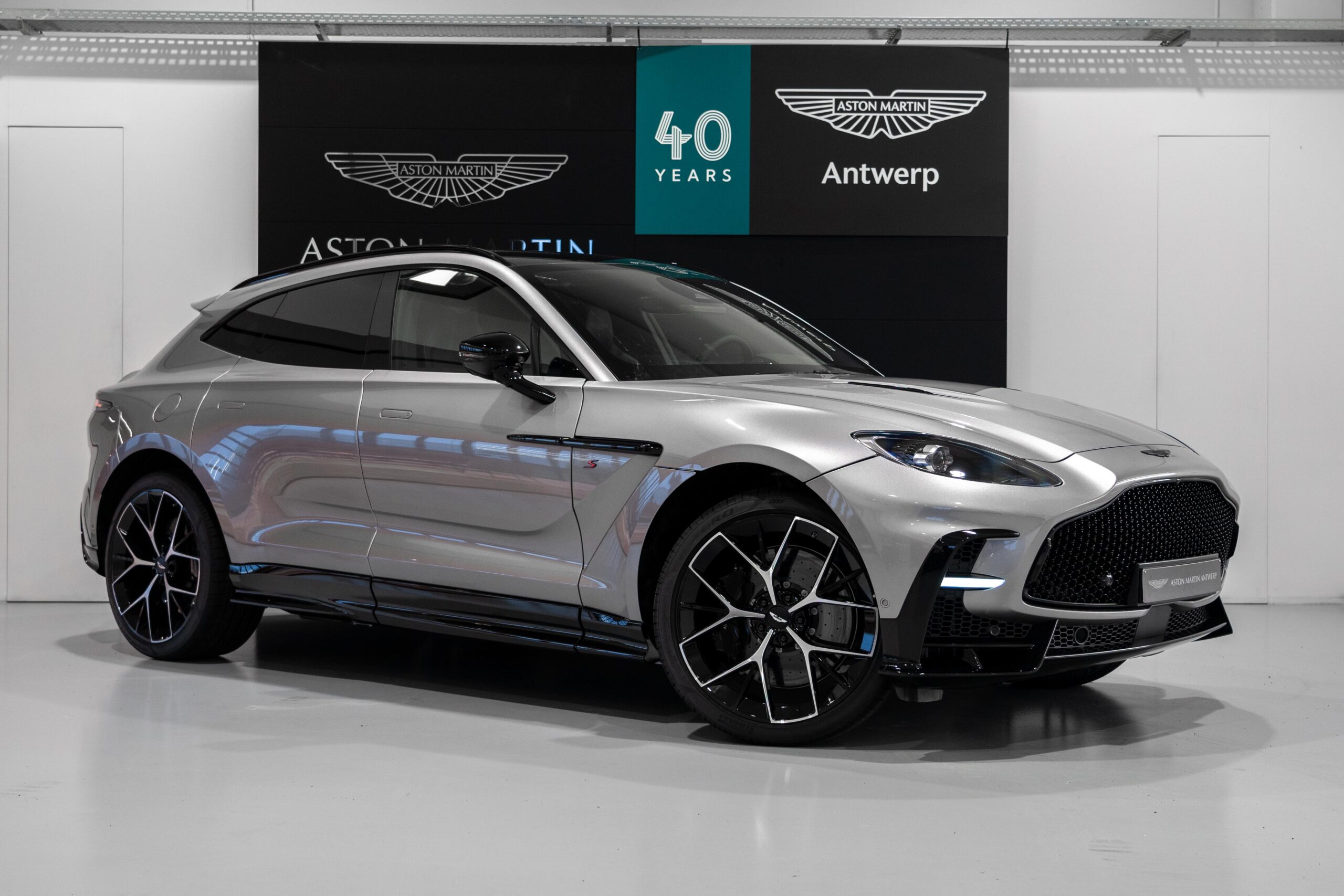 Ready2Drive New DBX S Aluminite Silver