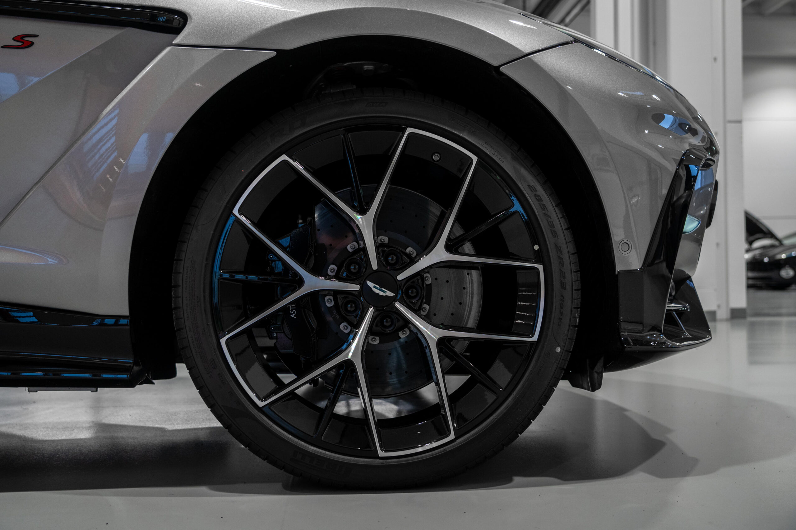 Ready2Drive New DBX S Aluminite Silver - 6