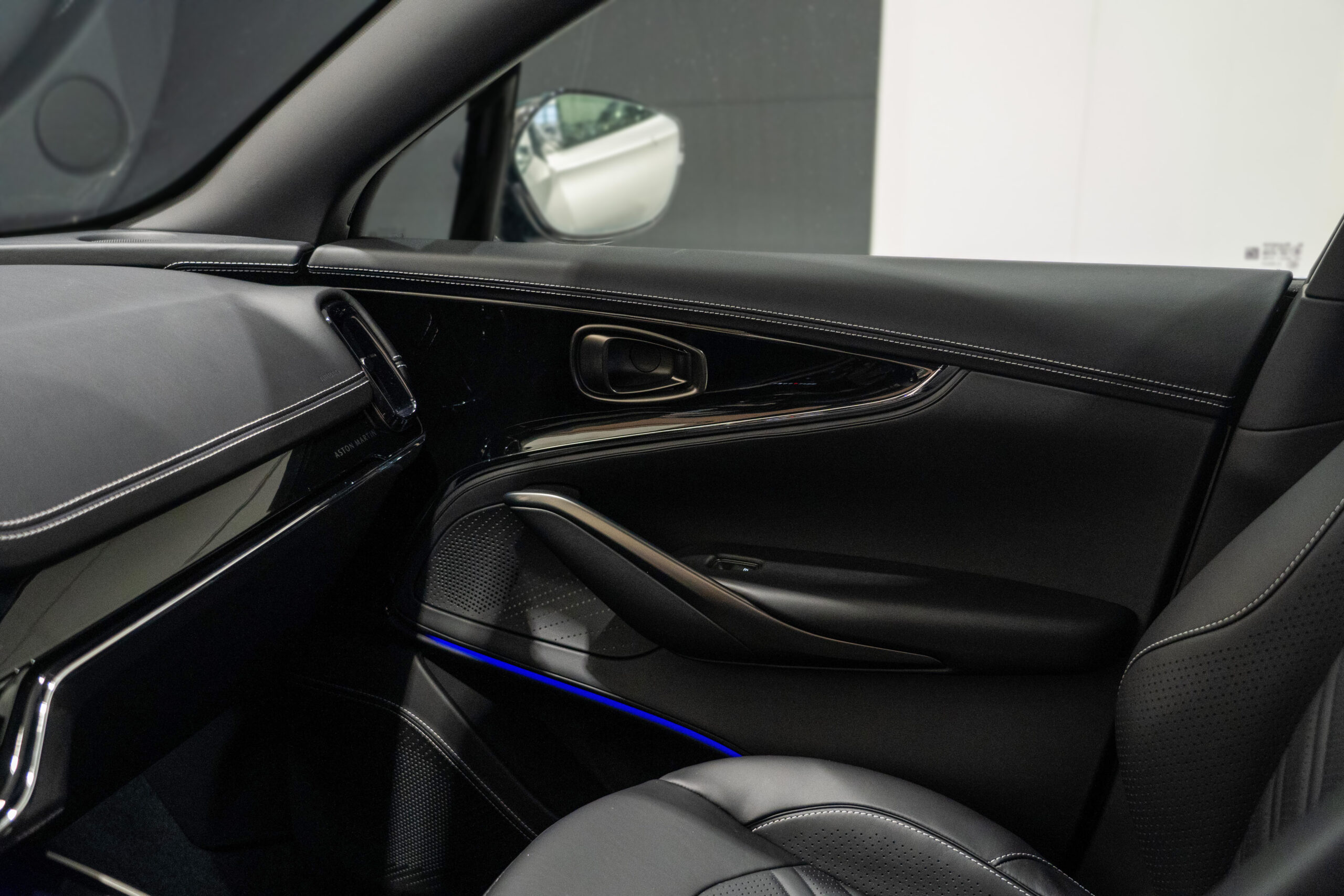 Ready2Drive New DBX S Aluminite Silver - 18