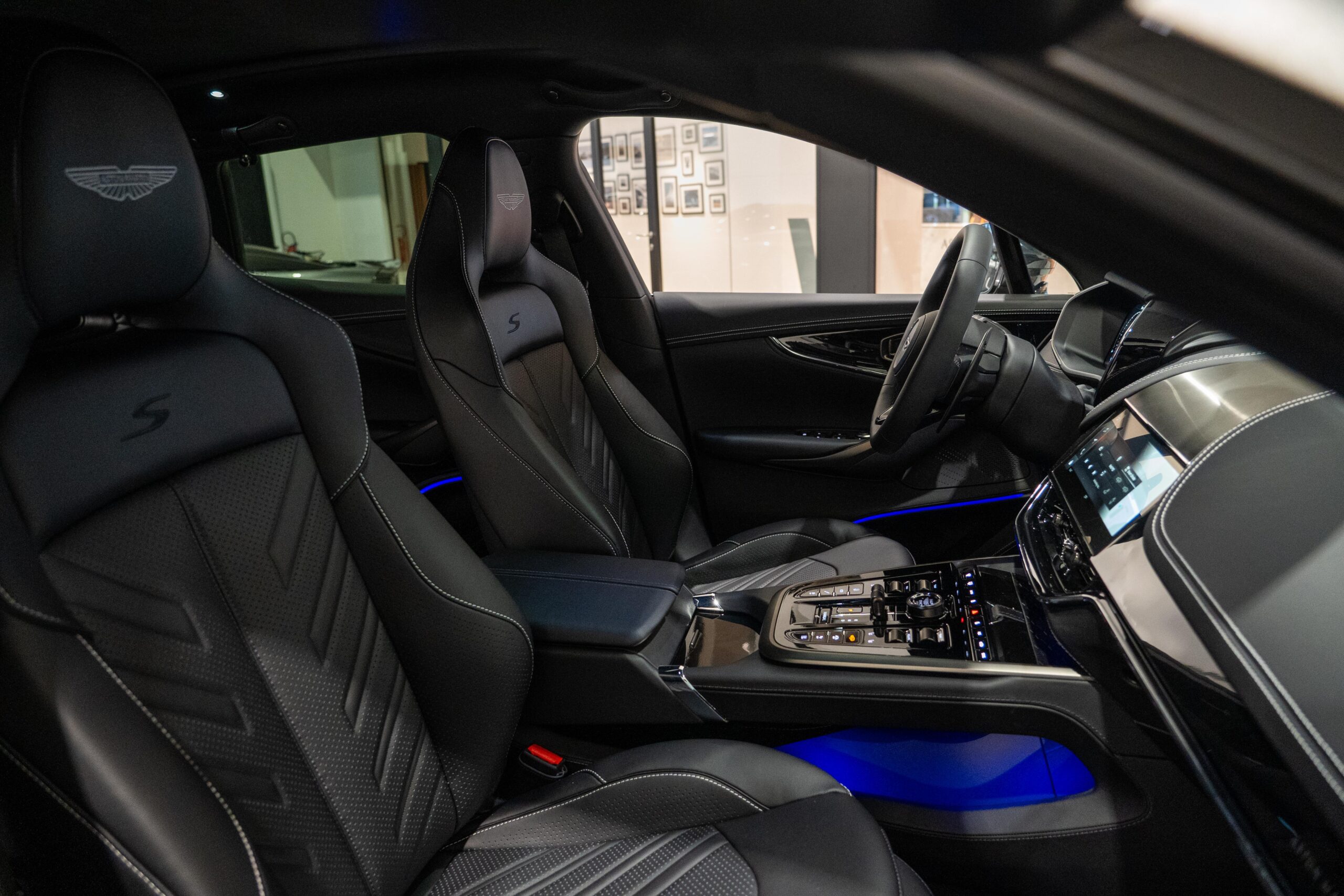 Ready2Drive New DBX S Aluminite Silver - 12