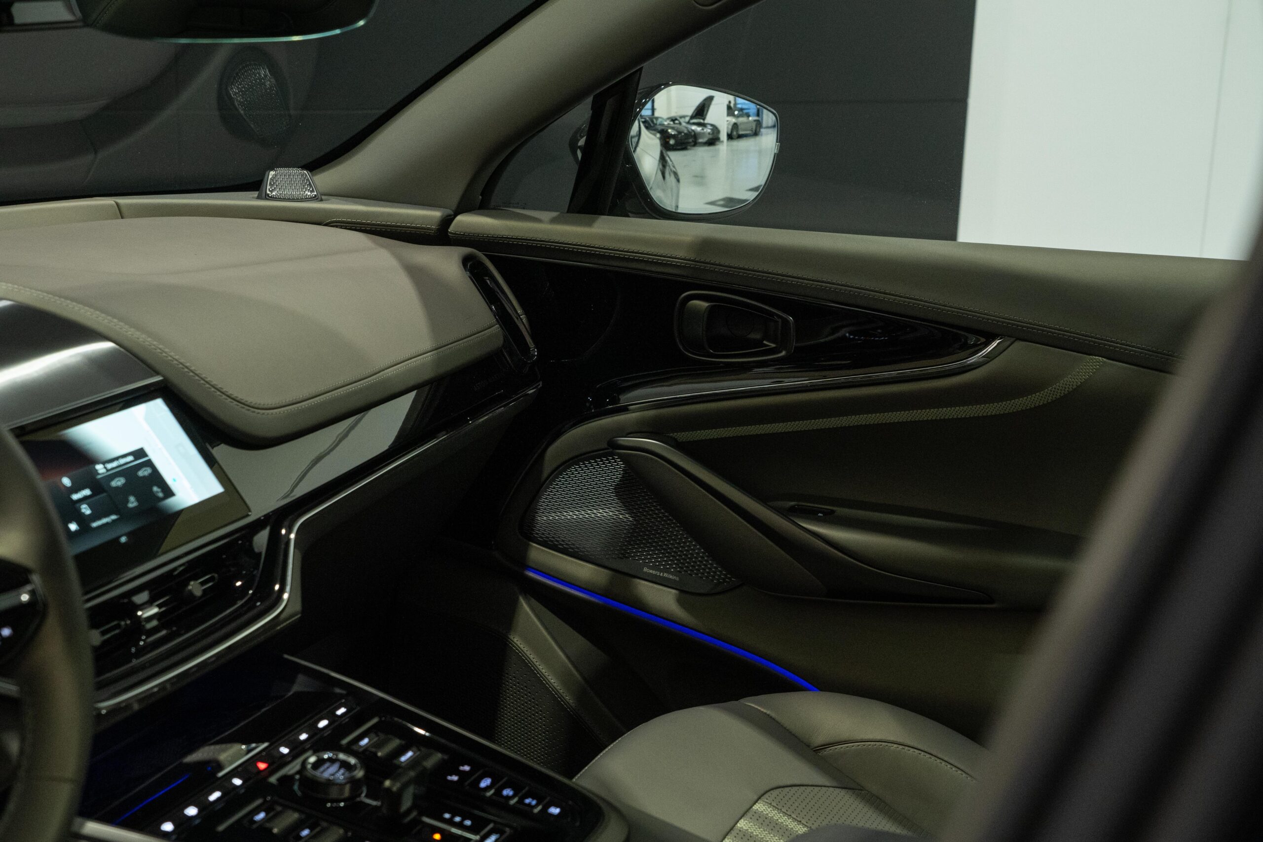 Ready2Drive DBX 707 Minotaur Green - 17