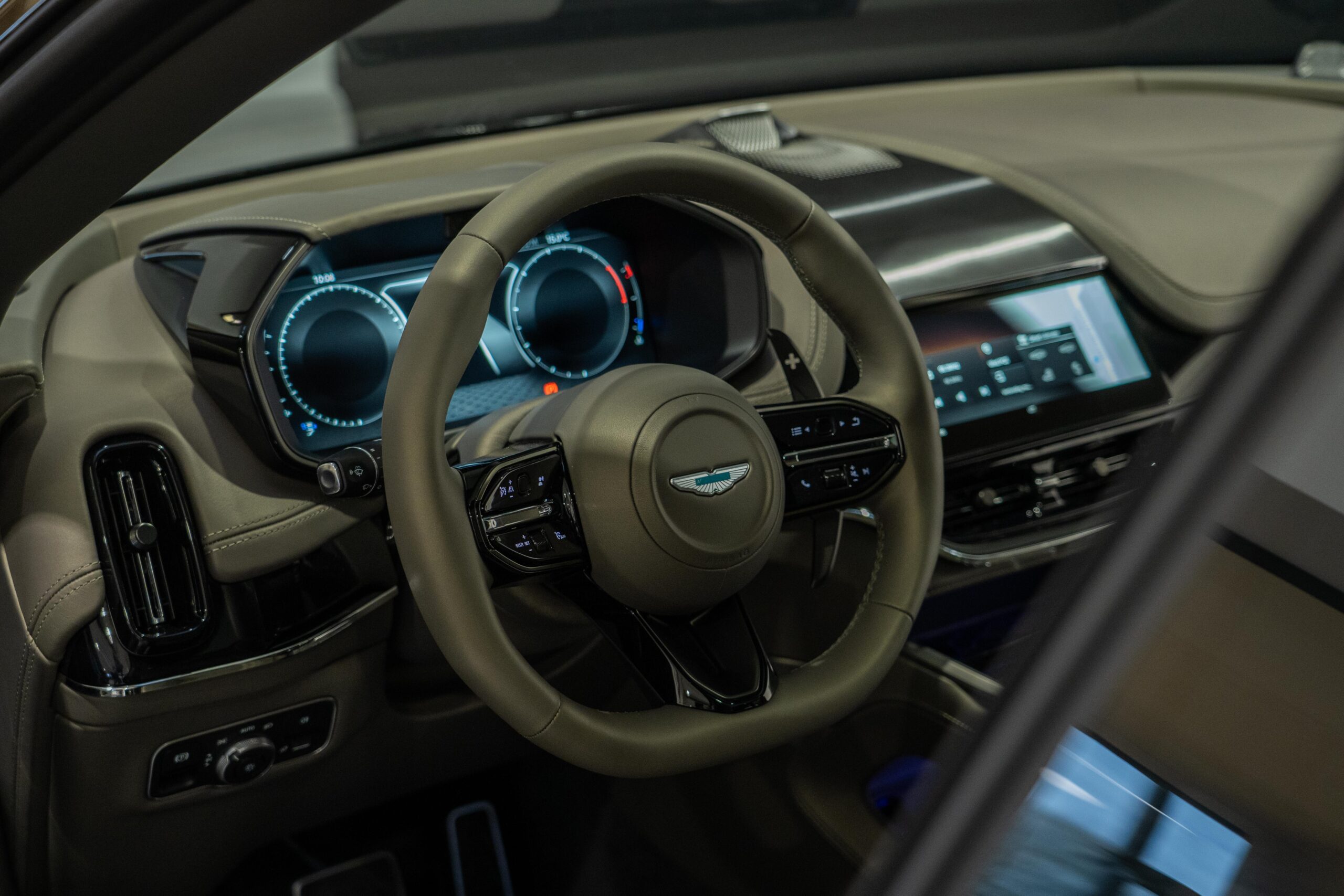 Ready2Drive DBX 707 Minotaur Green - 10