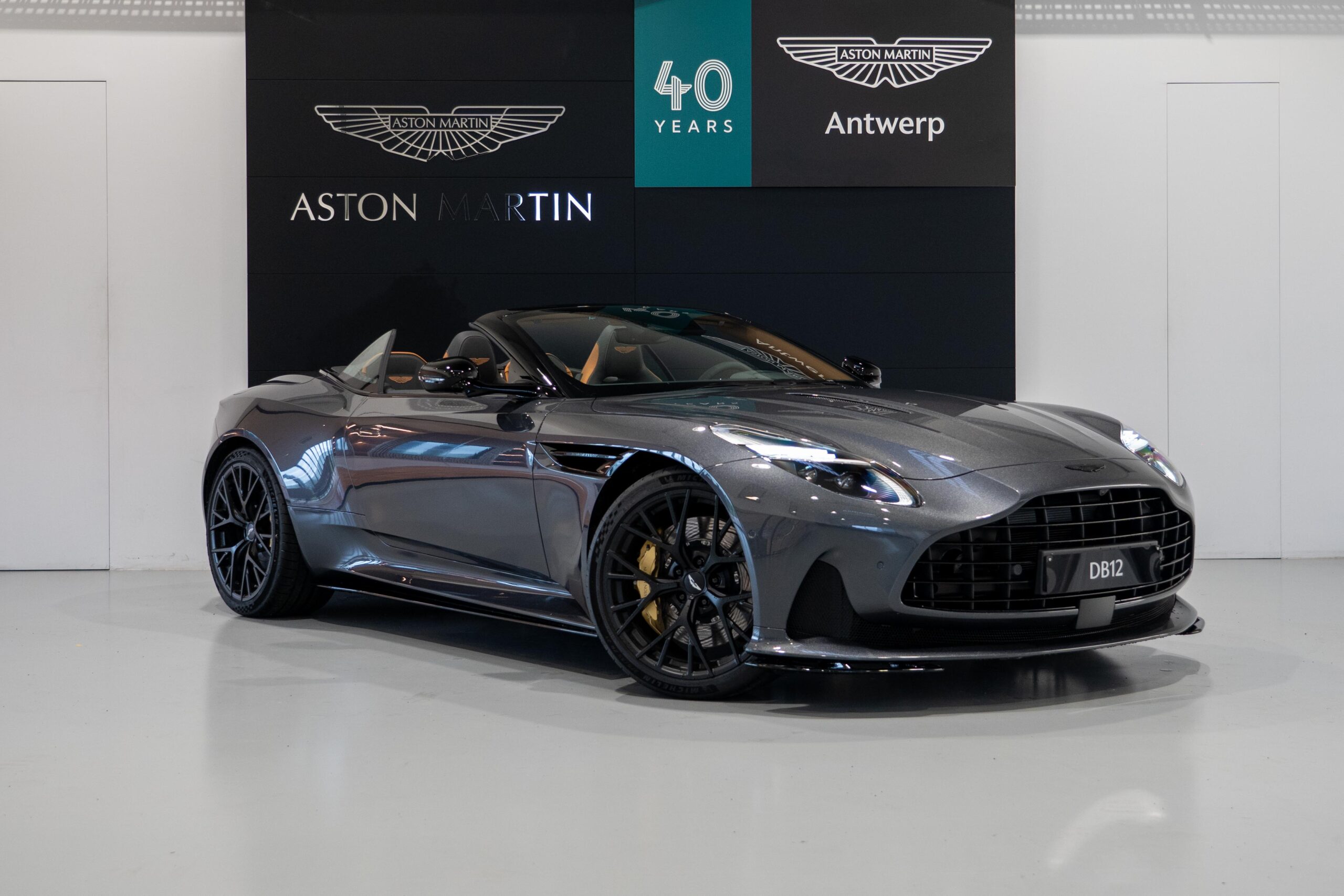 Ready2Drive DB12 Volante Xenon Grey