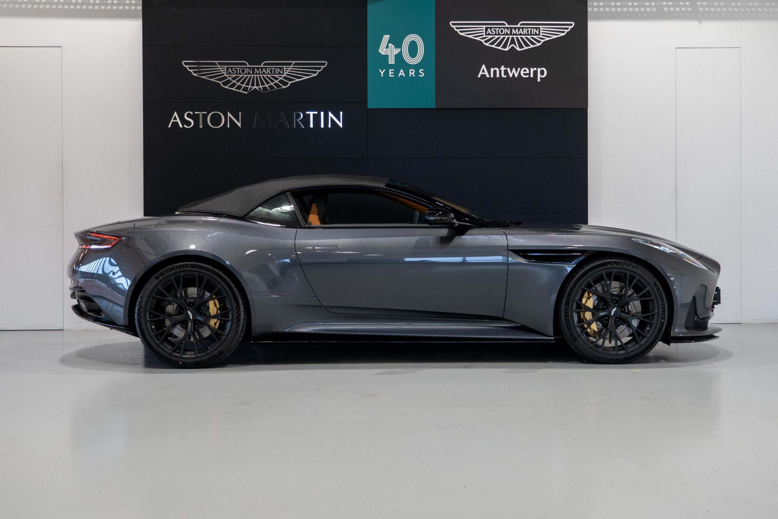 Ready2Drive DB12 Volante Xenon Grey - 4