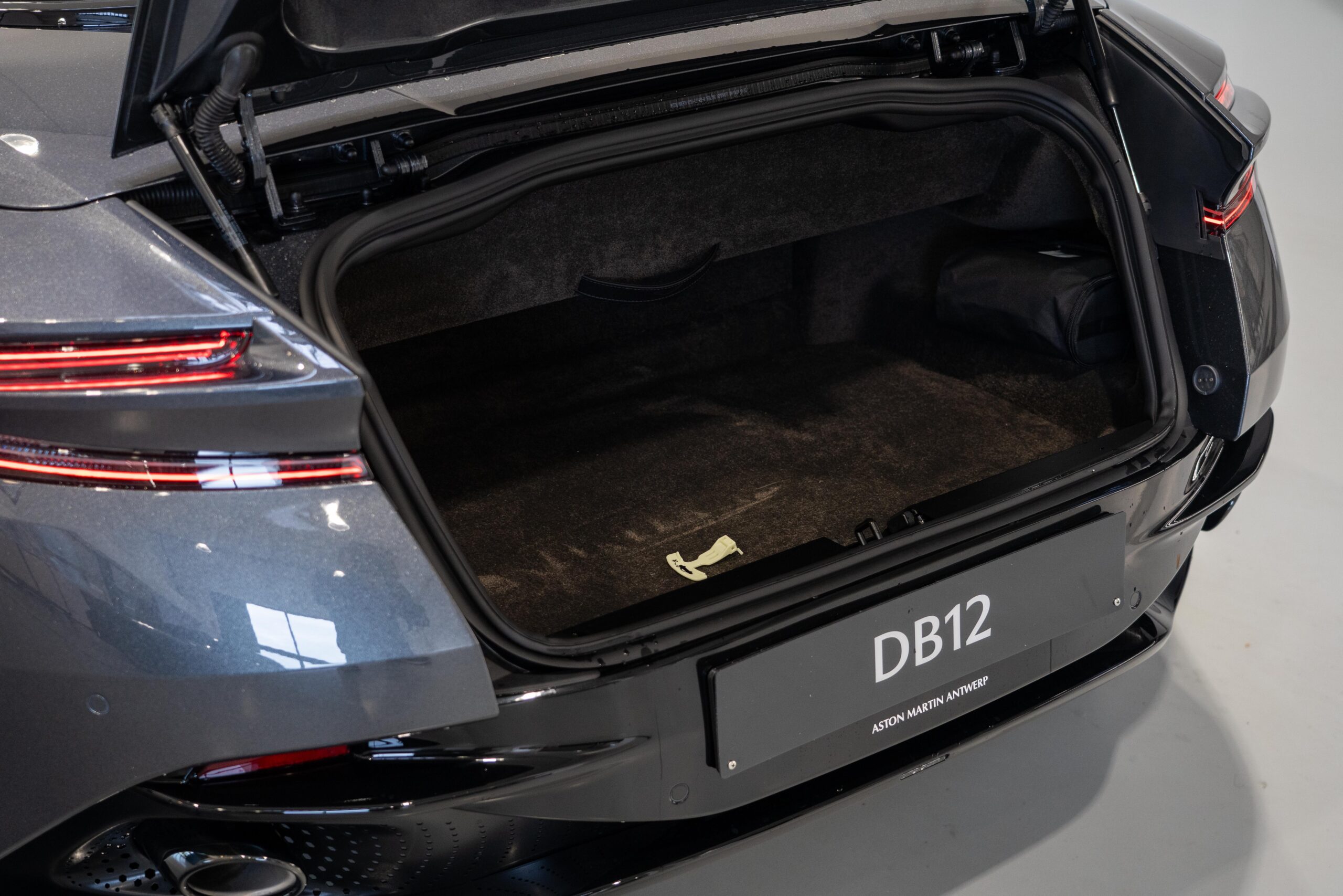 Ready2Drive DB12 Volante Xenon Grey - 11