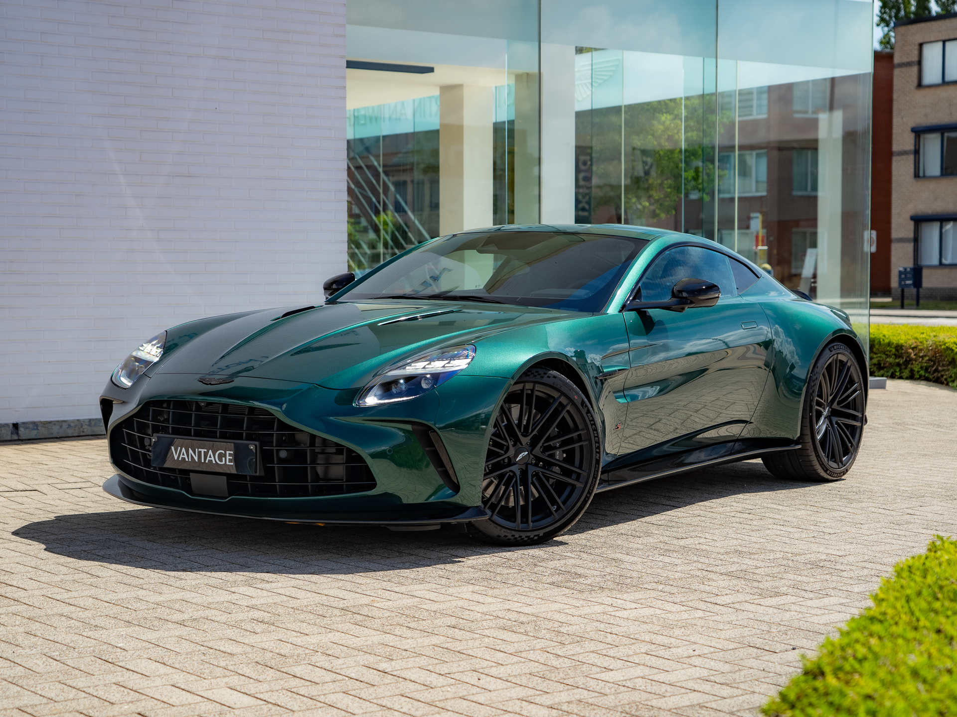 Ready2Drive Vantage S Coupe Malachite Green - 1