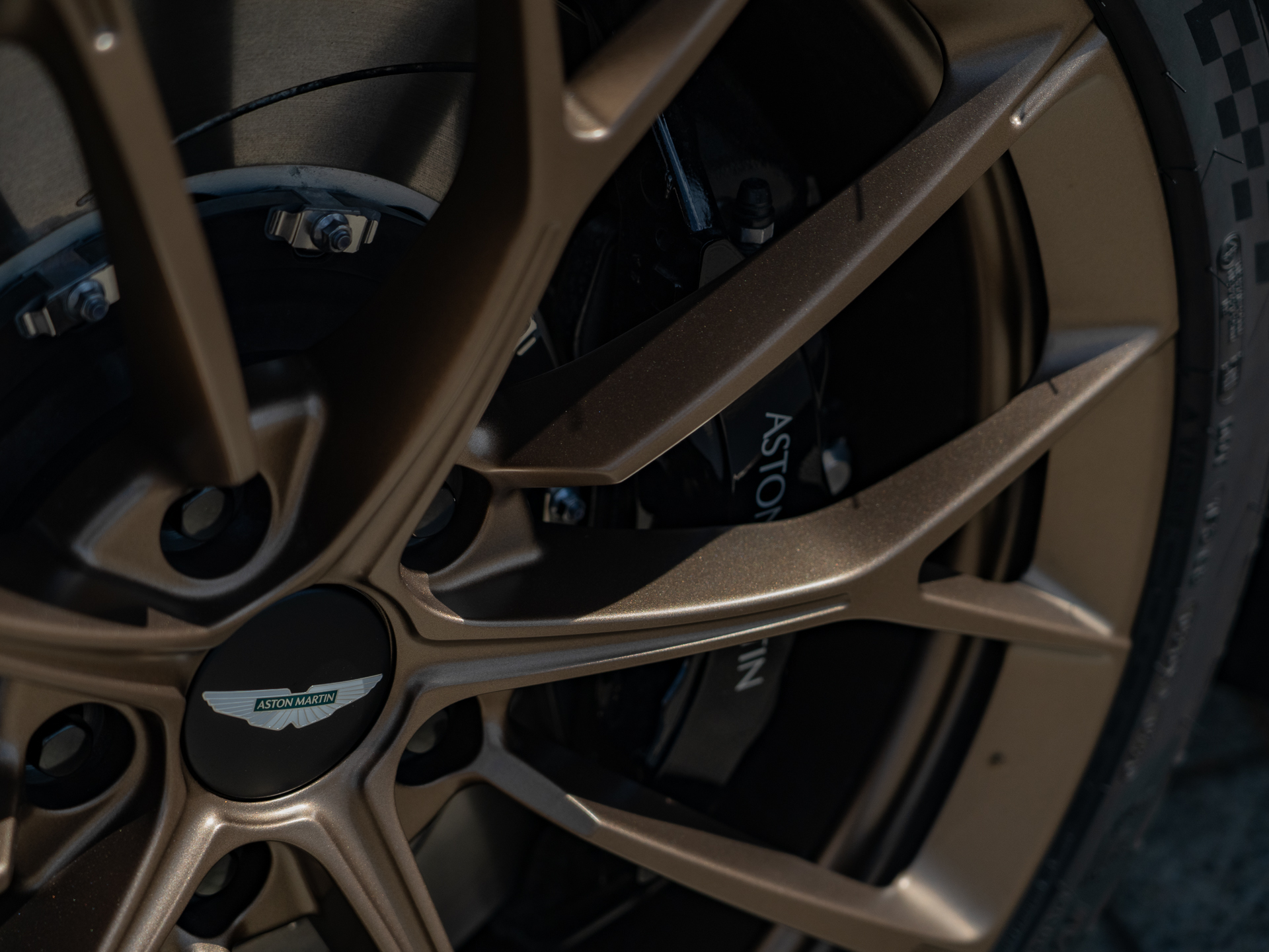 Ready2Drive Vantage S Roadster Silver Birch by Q - 14