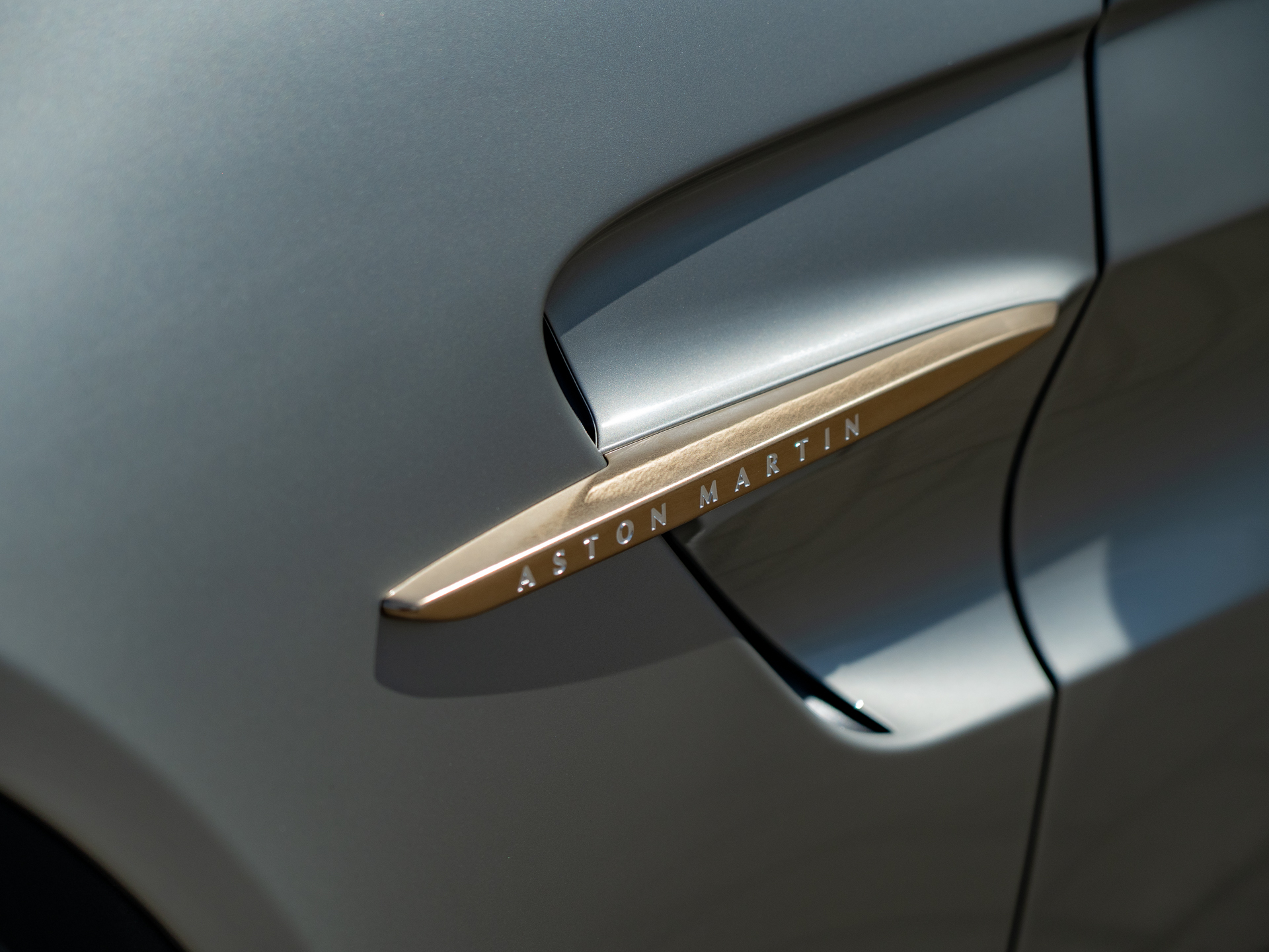 Ready2Drive Vantage S Roadster Silver Birch by Q - 15