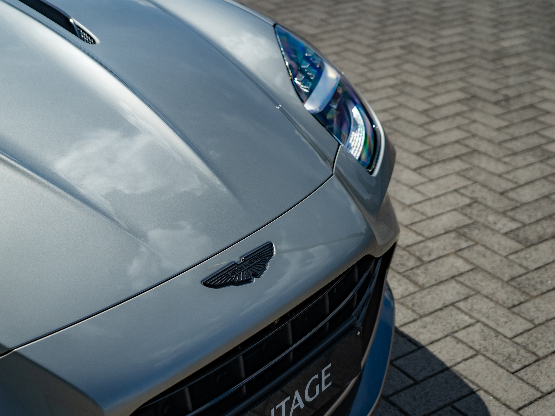 Ready2Drive Vantage S Roadster Silver Birch by Q - 19