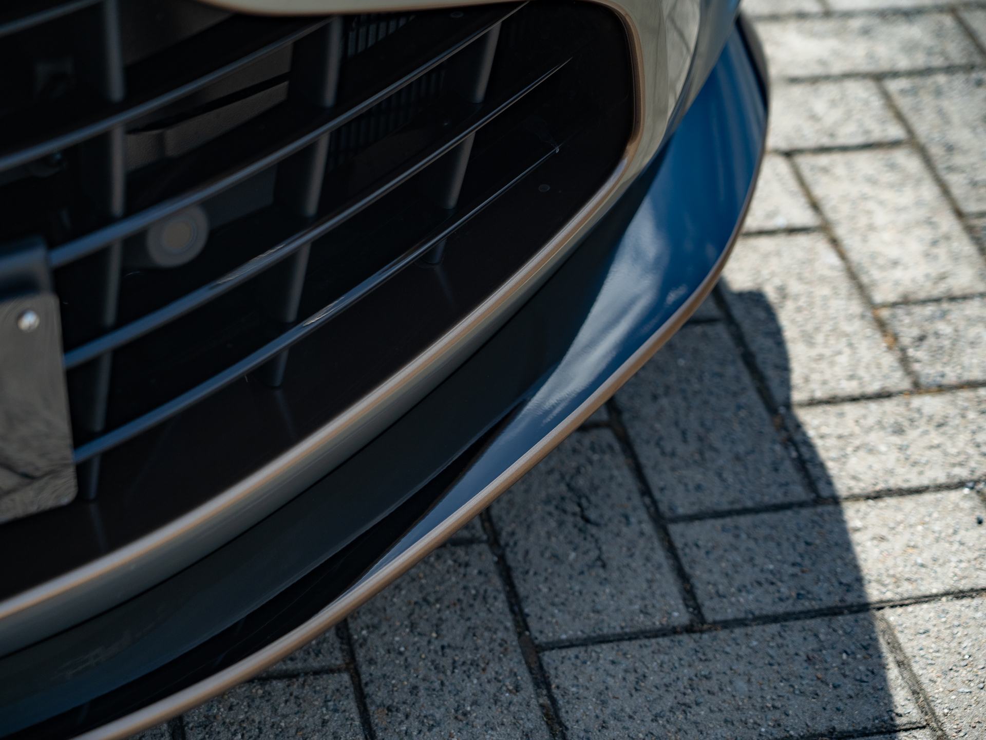 Ready2Drive Vantage S Roadster Silver Birch by Q - 21