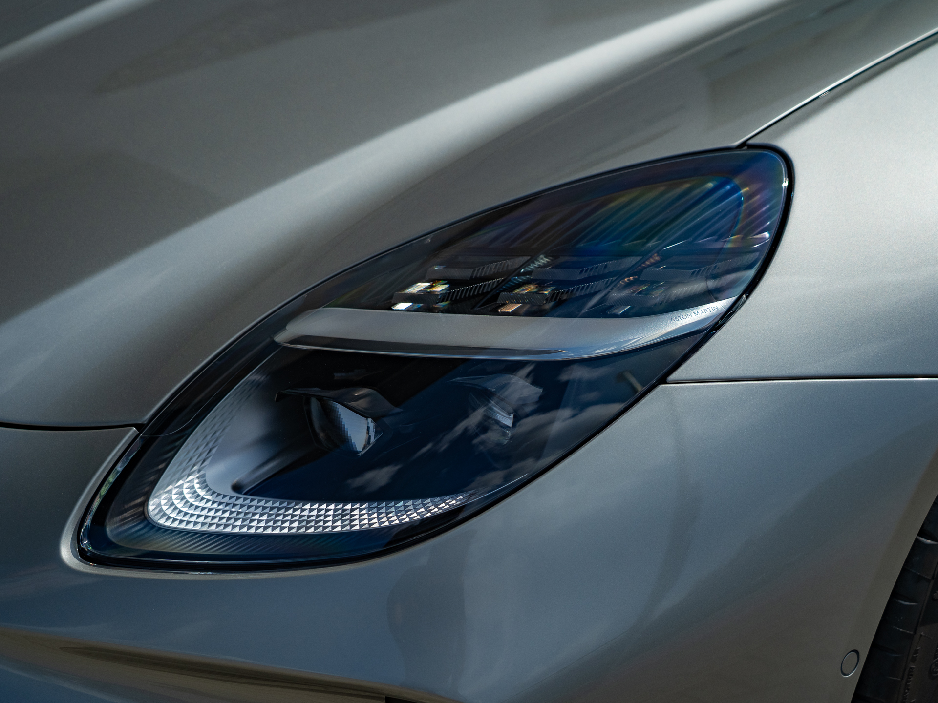 Ready2Drive Vantage S Roadster Silver Birch by Q - 22