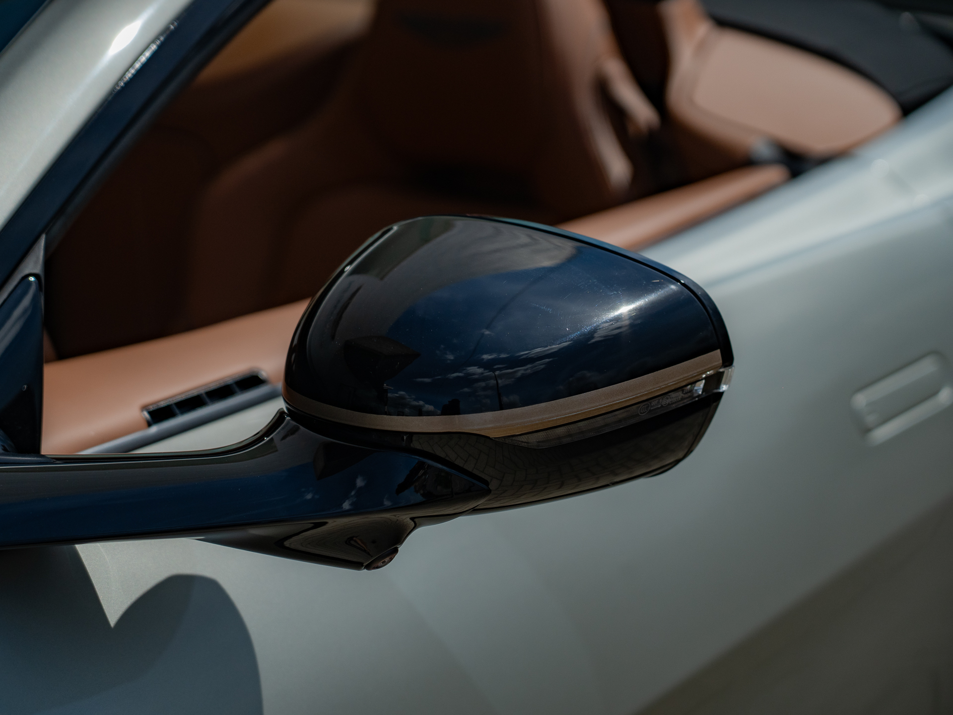 Ready2Drive Vantage S Roadster Silver Birch by Q - 23