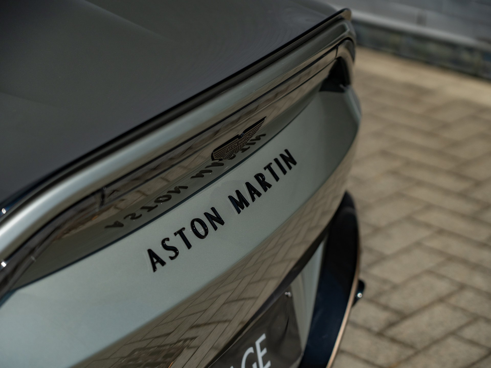 Ready2Drive Vantage S Roadster Silver Birch by Q - 25