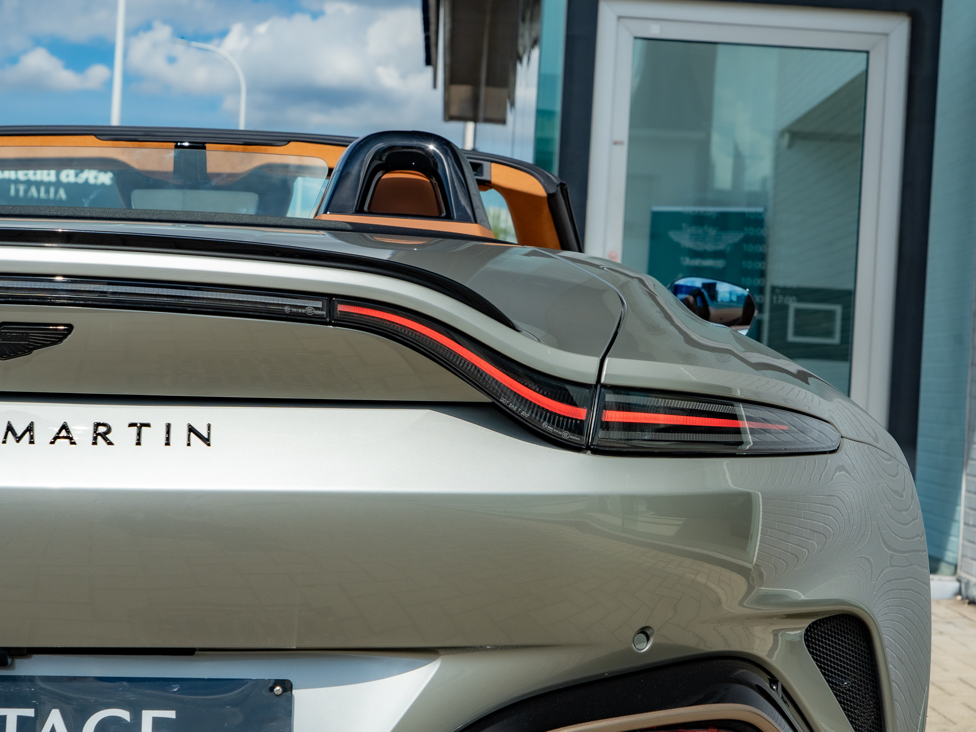 Ready2Drive Vantage S Roadster Silver Birch by Q - 29