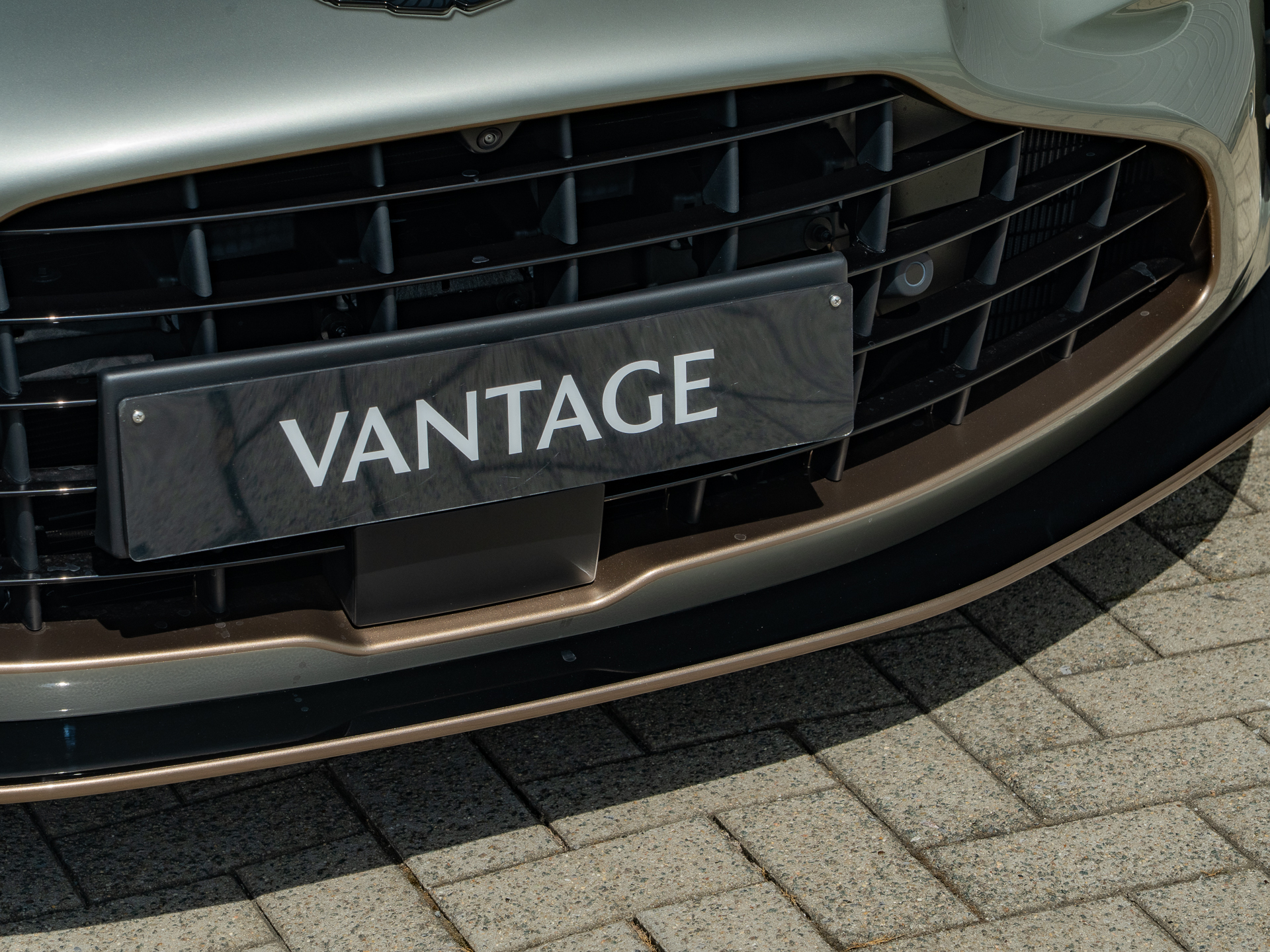 Ready2Drive Vantage S Roadster Silver Birch by Q - 31