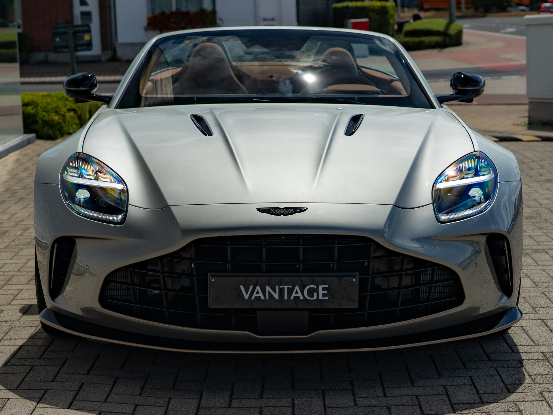 Ready2Drive Vantage S Roadster Silver Birch by Q - 4