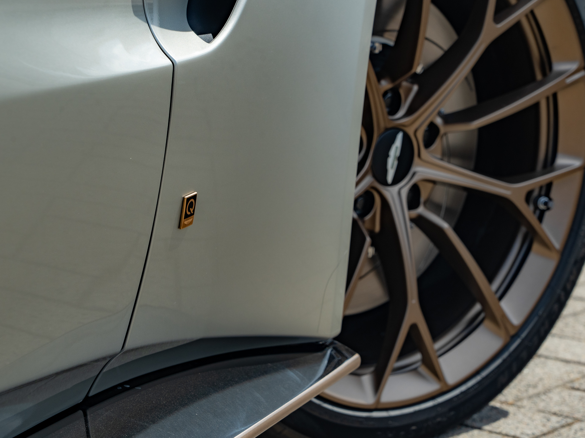 Ready2Drive Vantage S Roadster Silver Birch by Q - 33