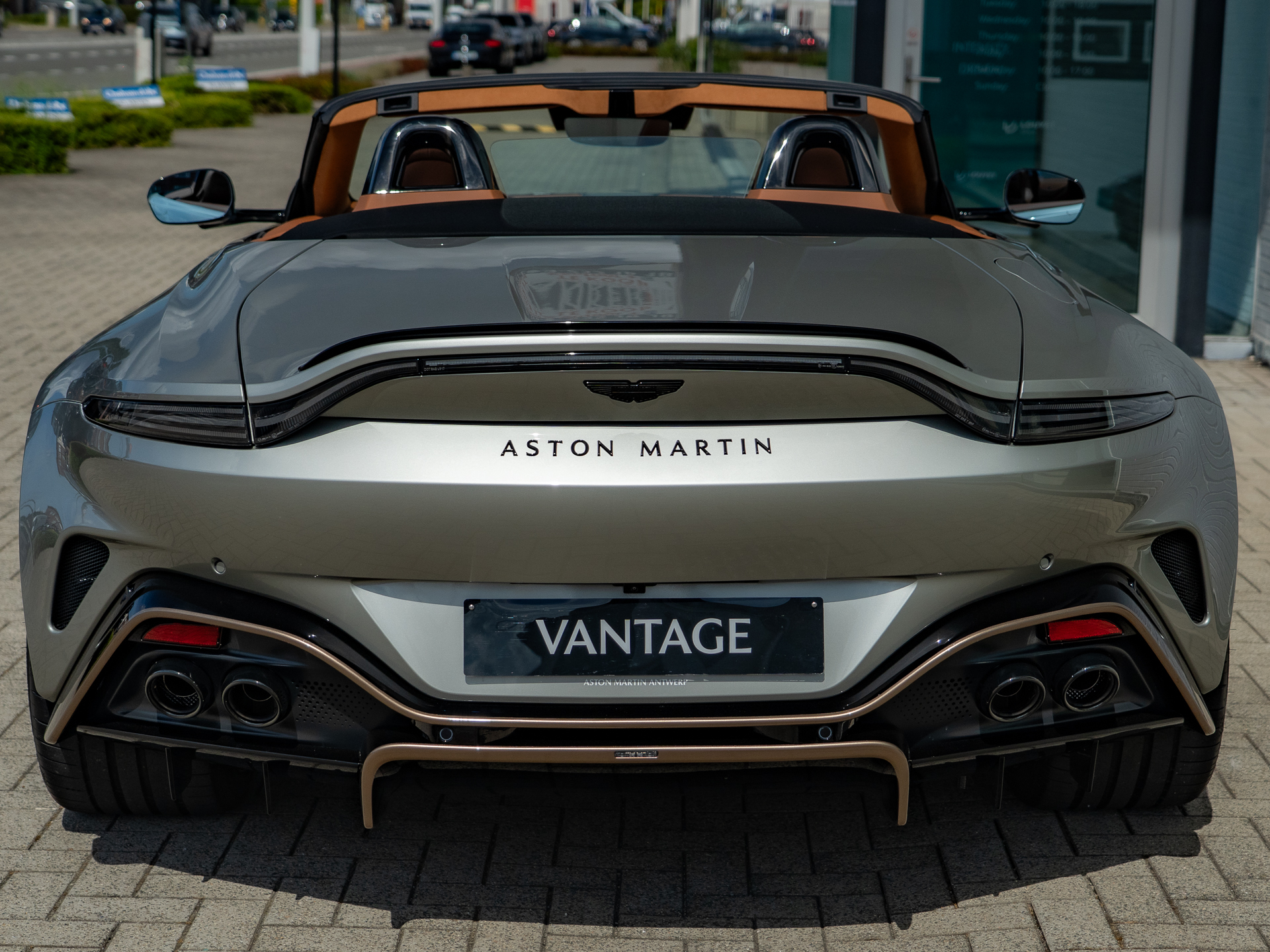 Ready2Drive Vantage S Roadster Silver Birch by Q - 5