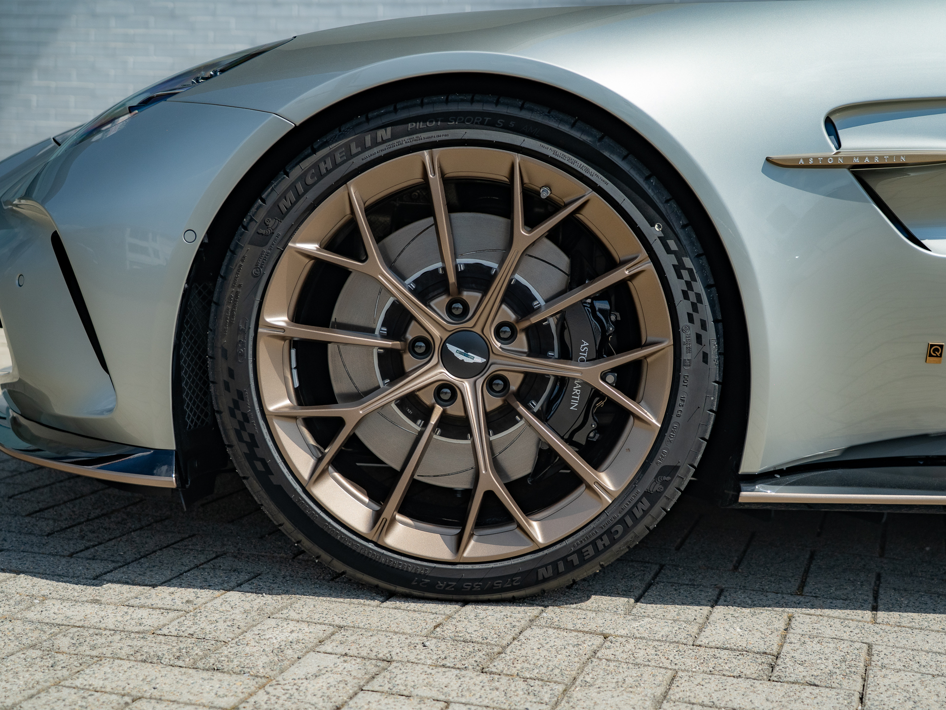 Ready2Drive Vantage S Roadster Silver Birch by Q - 12