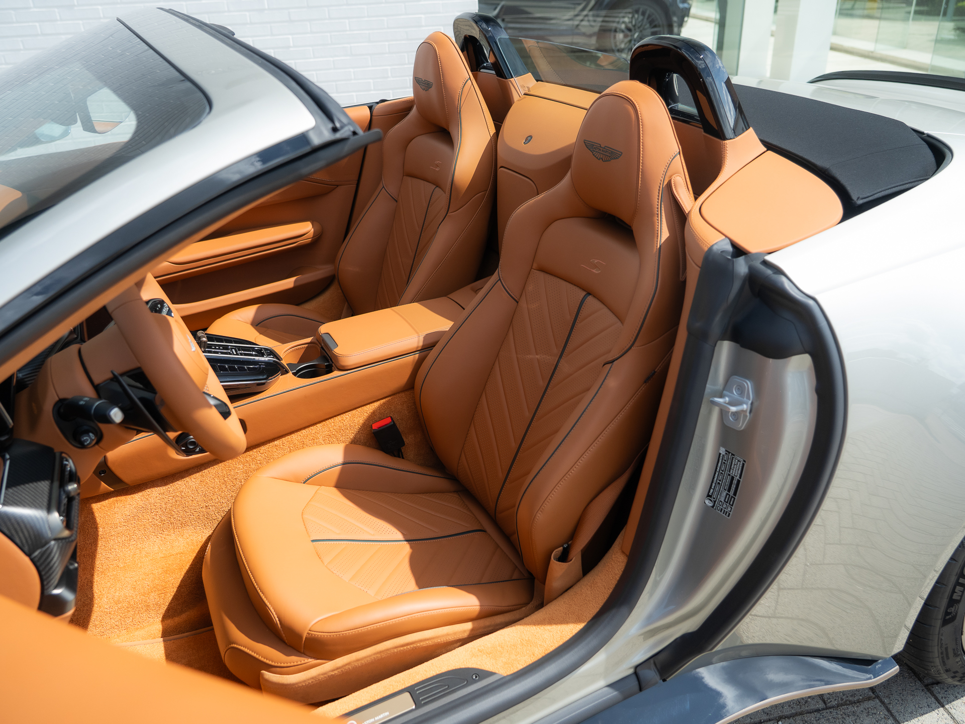 Ready2Drive Vantage S Roadster Silver Birch by Q - 44