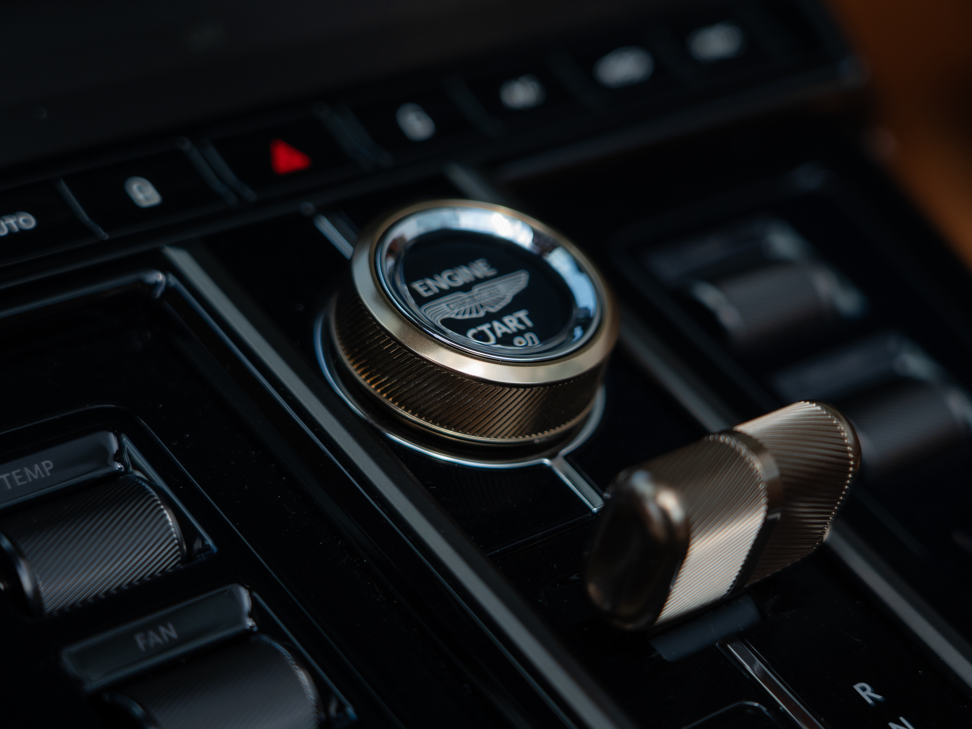 Ready2Drive Vantage S Roadster Silver Birch by Q - 47