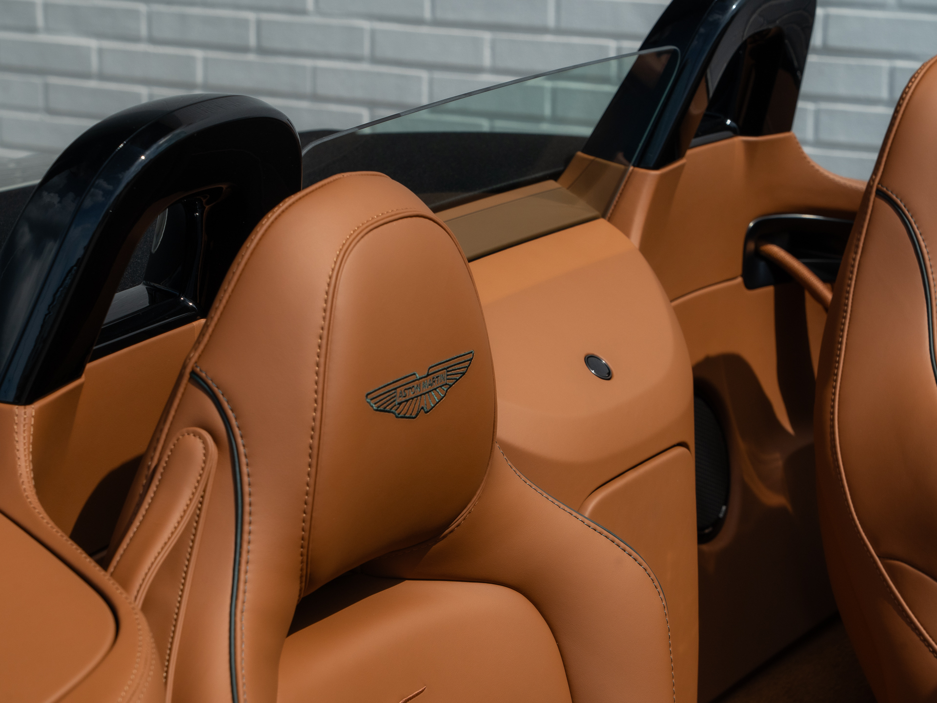 Ready2Drive Vantage S Roadster Silver Birch by Q - 65