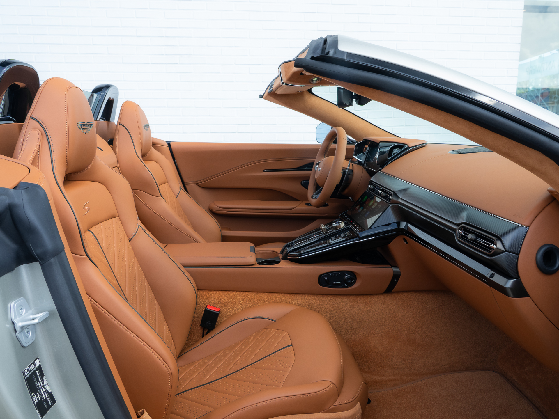 Ready2Drive Vantage S Roadster Silver Birch by Q - 70
