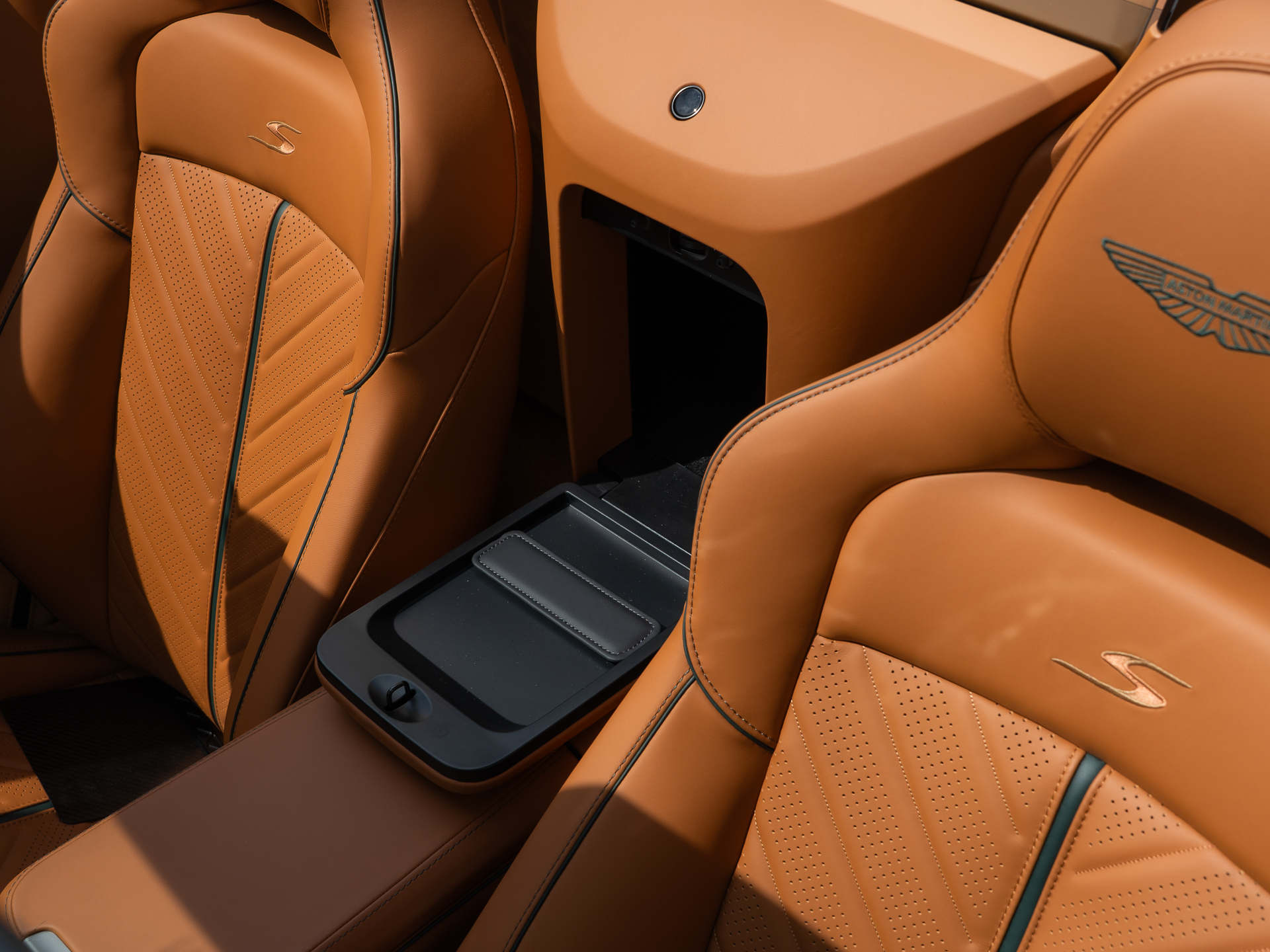 Ready2Drive Vantage S Roadster Silver Birch by Q - 73