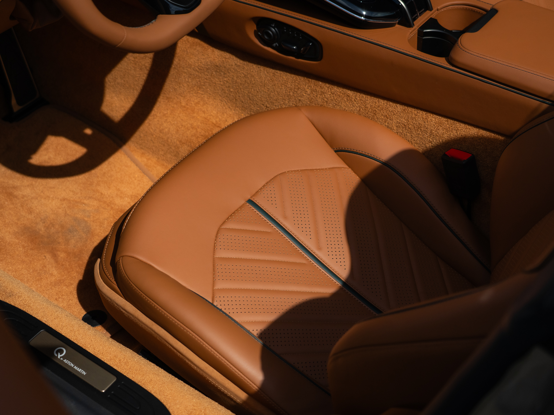 Ready2Drive Vantage S Roadster Silver Birch by Q - 40