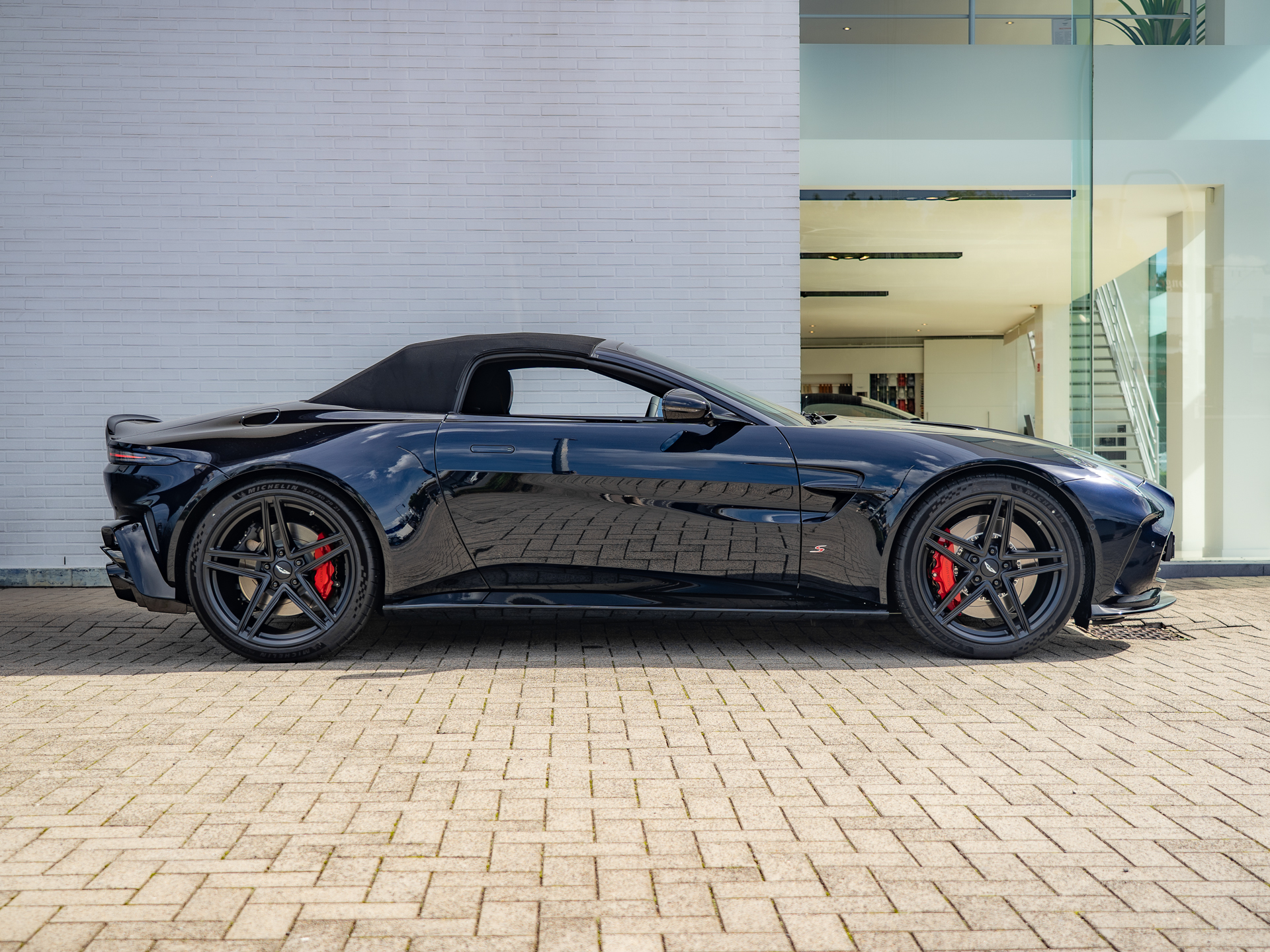 Ready2Drive Vantage S Roadster Ultramarine Black - 21